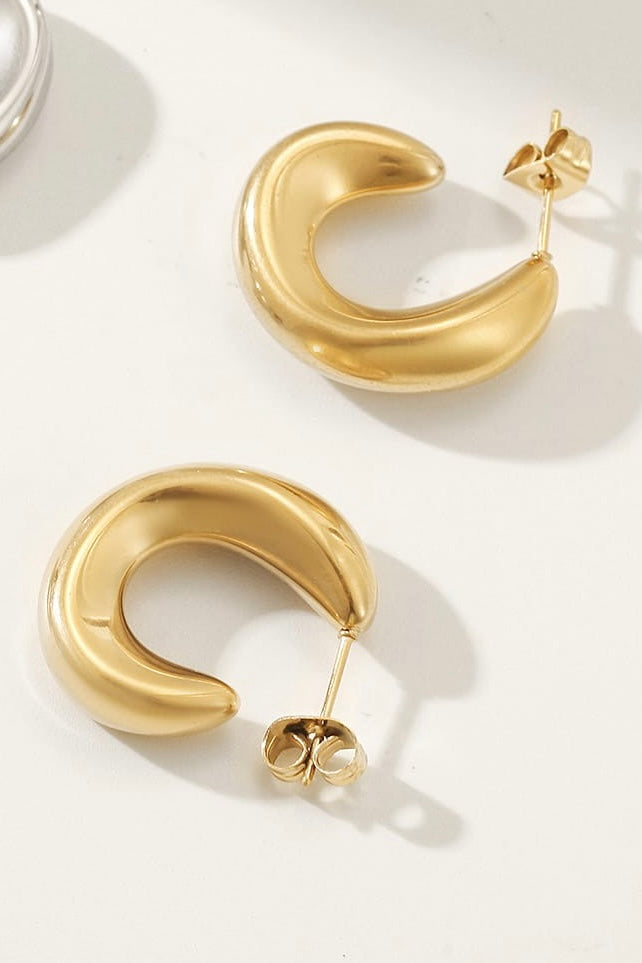 Add some playfulness to your jewelry collection with our LUCIA WARPED MINI HOOP EARRING! Crafted with gold plated stainless steel, these hoops are tarnish resistant and hypoallergenic for carefree wear.