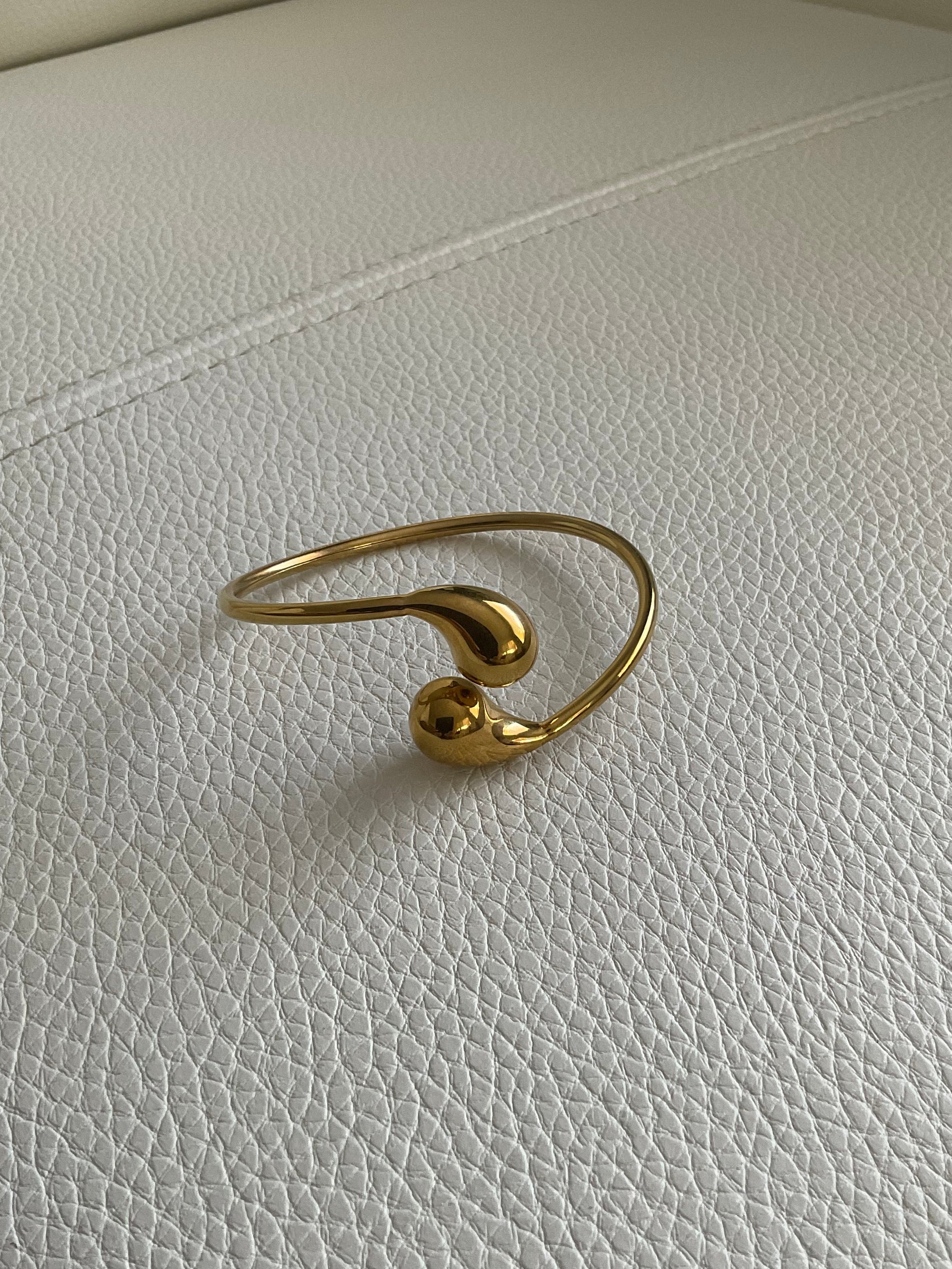 STAINLESS STEEL TEARDROP BRACELET