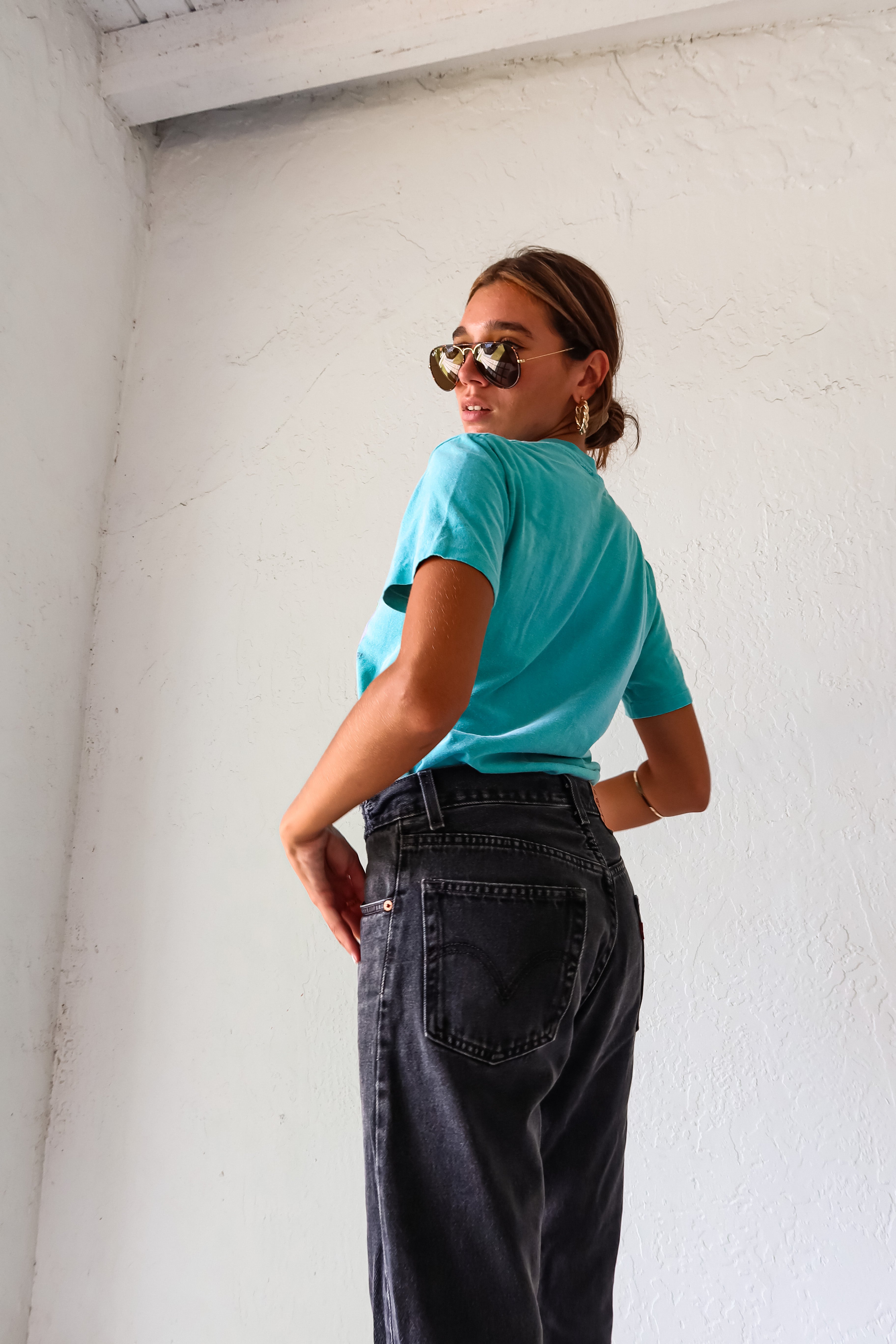Unleash your inner vintage lover with the CHAUTAUQUA DECO VINTAGE TEE. This aqua tee features a playful botanic design and fits sizes S-L. Made from 100% cotton in the USA for a comfortable fit.