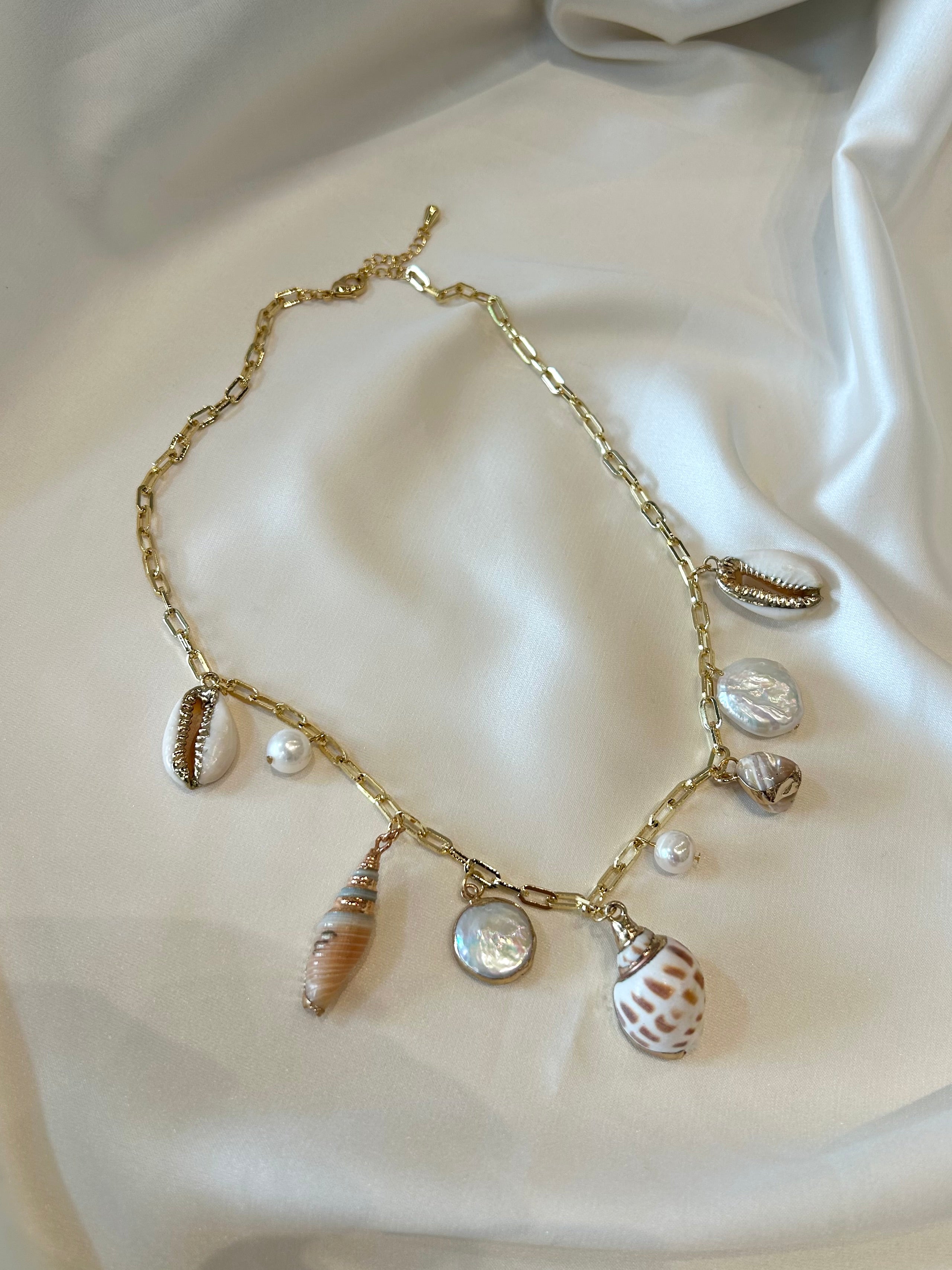SEASHELL CHARM NECKLACE