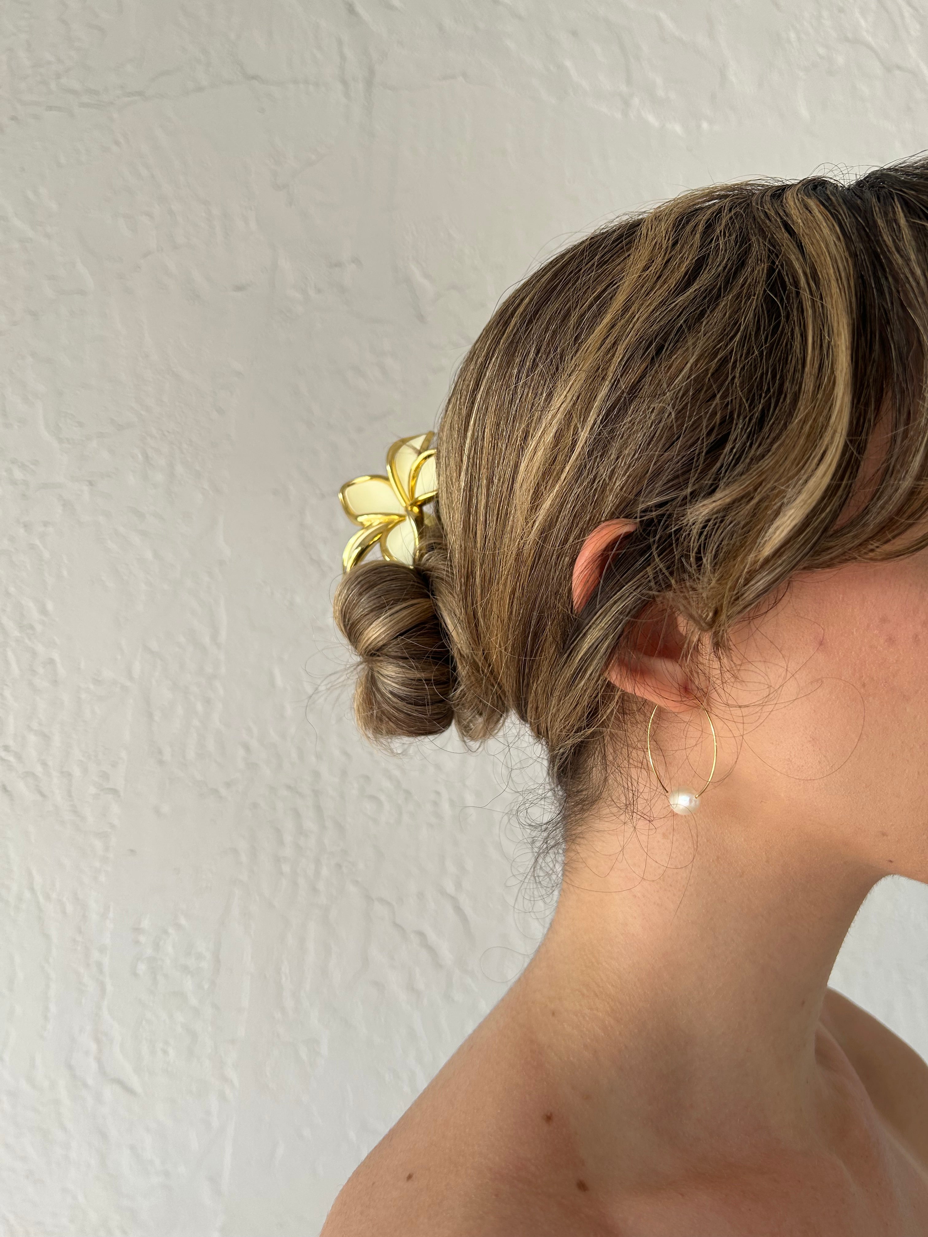 CIRCLE PEARL HOOP EARRINGS