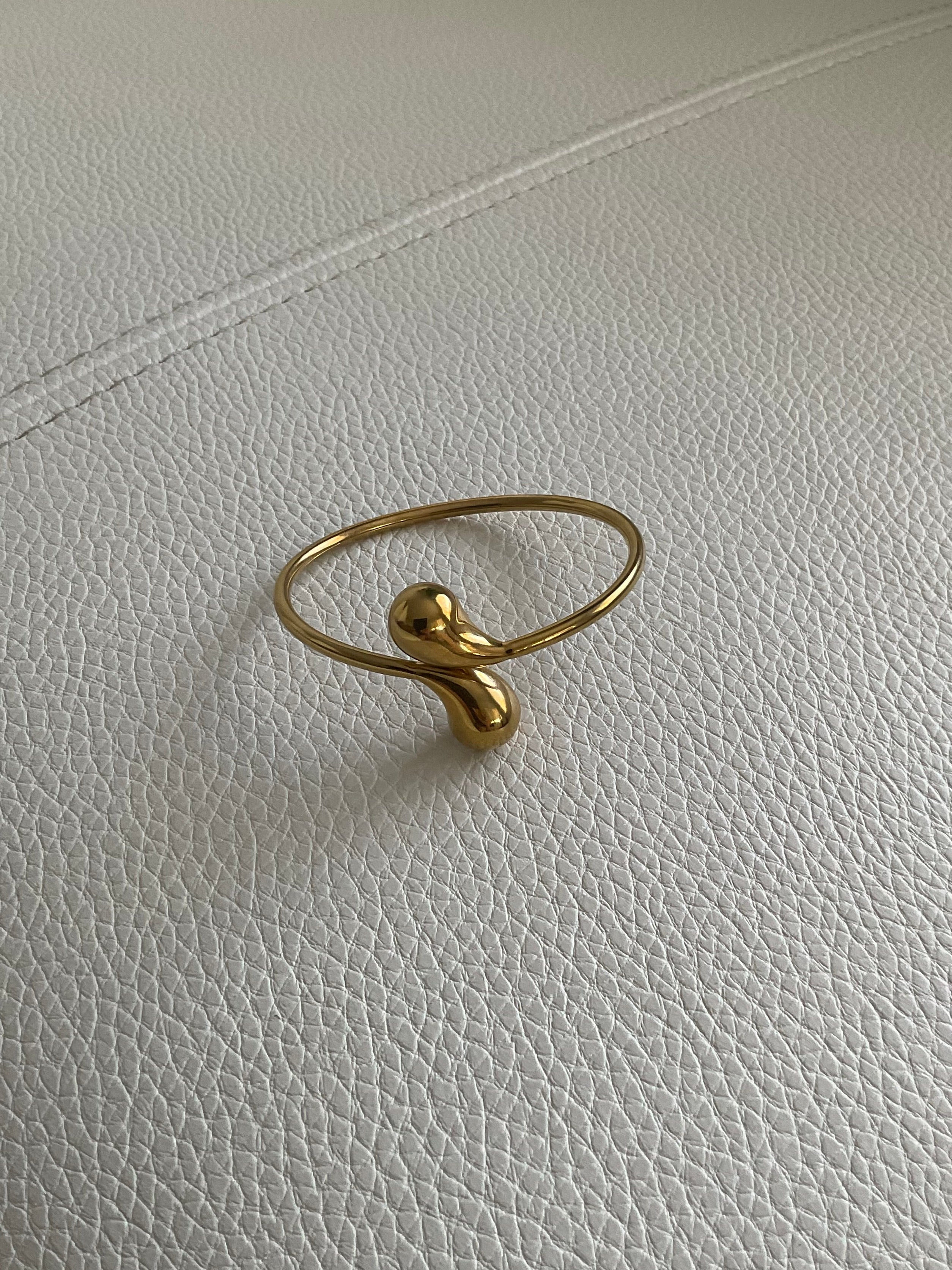 STAINLESS STEEL TEARDROP BRACELET