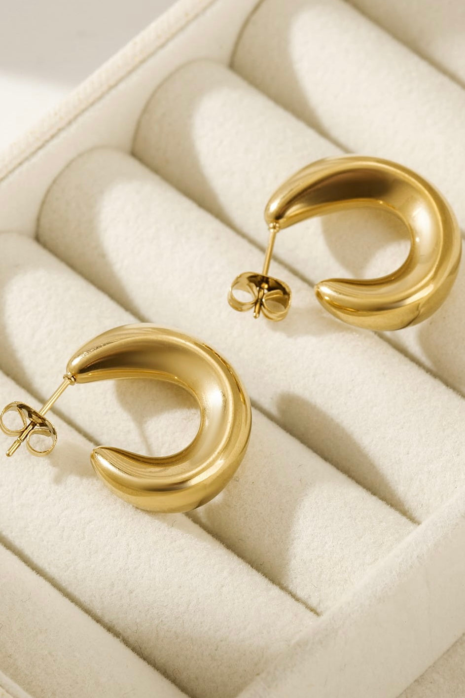 Add some playfulness to your jewelry collection with our LUCIA WARPED MINI HOOP EARRING! Crafted with gold plated stainless steel, these hoops are tarnish resistant and hypoallergenic for carefree wear.
