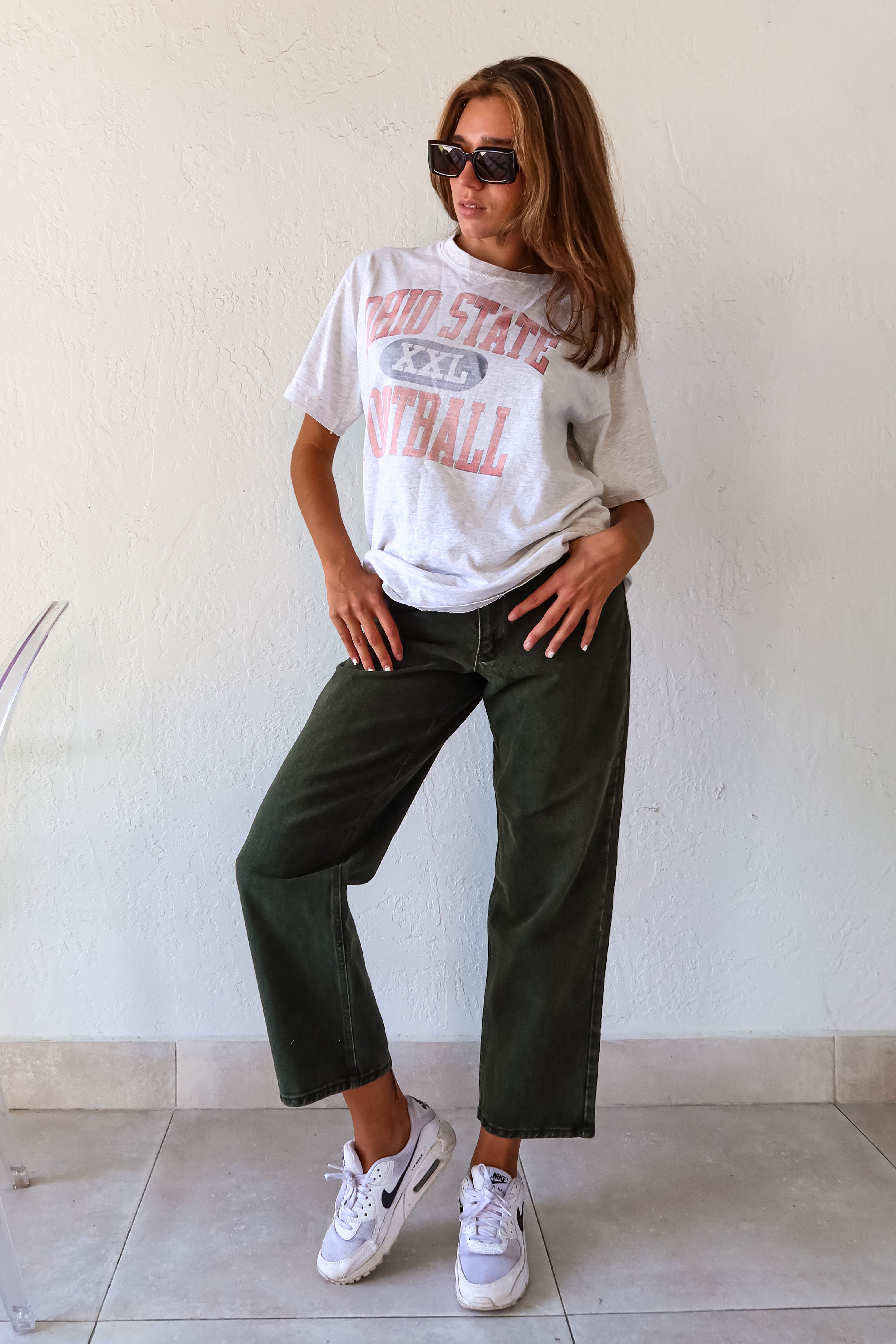 With DAWSON'S CREEK VINTAGE JEANS, embrace classic style and superior craftsmanship. Made in the USA from 100% cotton, these iconic Hunter denim jeans feature front and rear pockets with a reliable button zipper closure. Designed to fit XS-S, these vintage jeans exude timeless appeal.