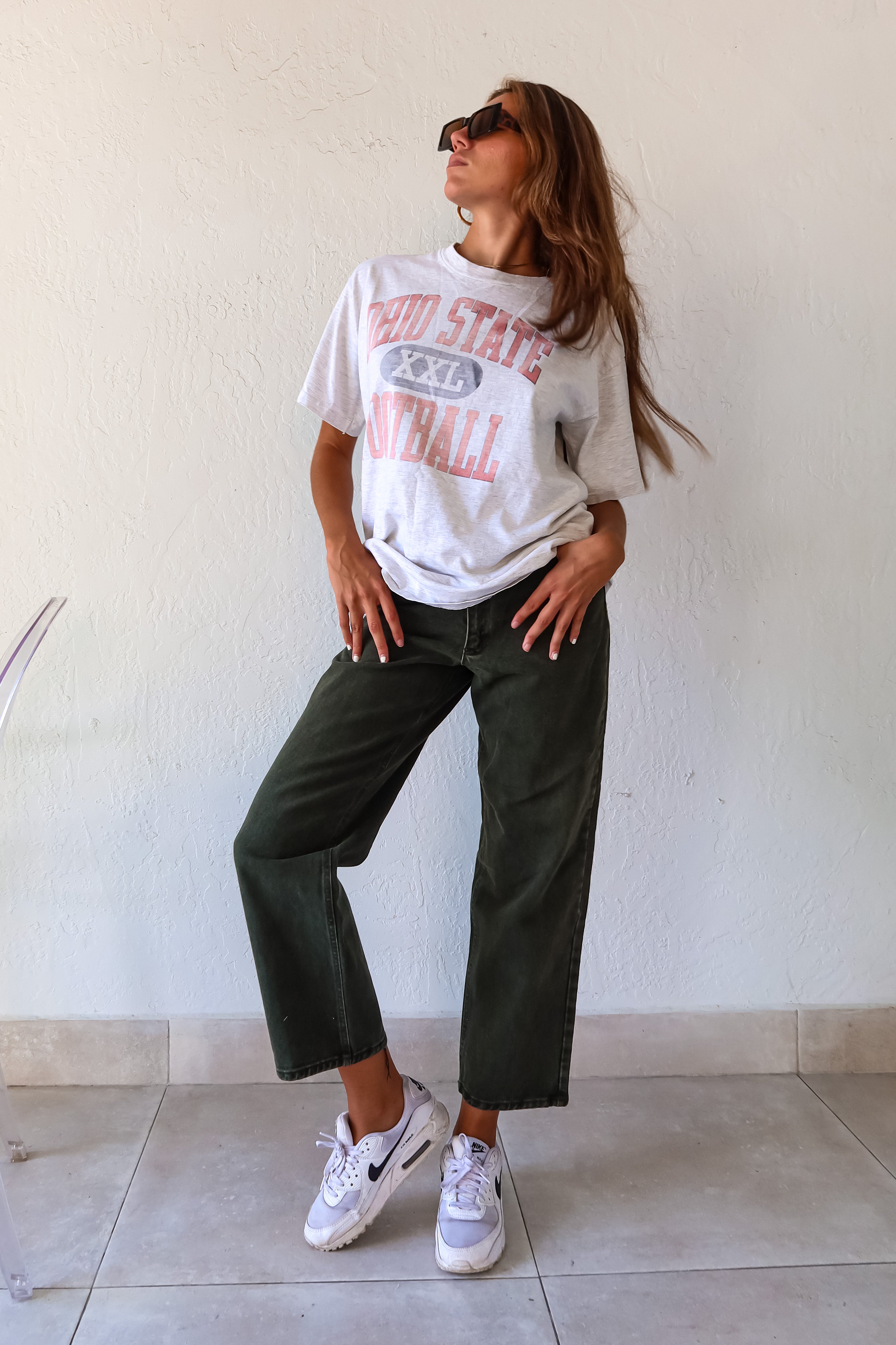 With DAWSON'S CREEK VINTAGE JEANS, embrace classic style and superior craftsmanship. Made in the USA from 100% cotton, these iconic Hunter denim jeans feature front and rear pockets with a reliable button zipper closure. Designed to fit XS-S, these vintage jeans exude timeless appeal.