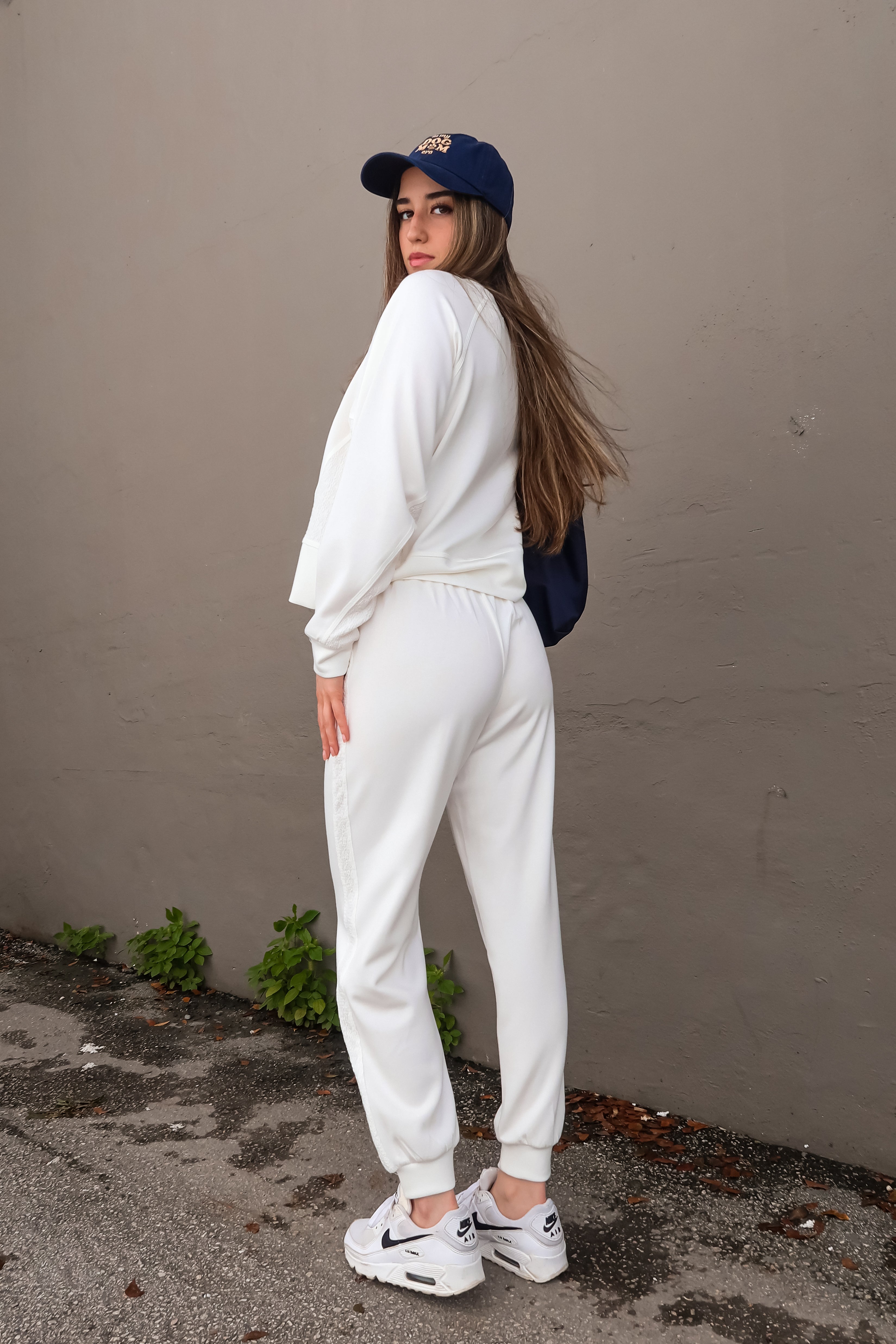 EASY TRAVELS SWEATER