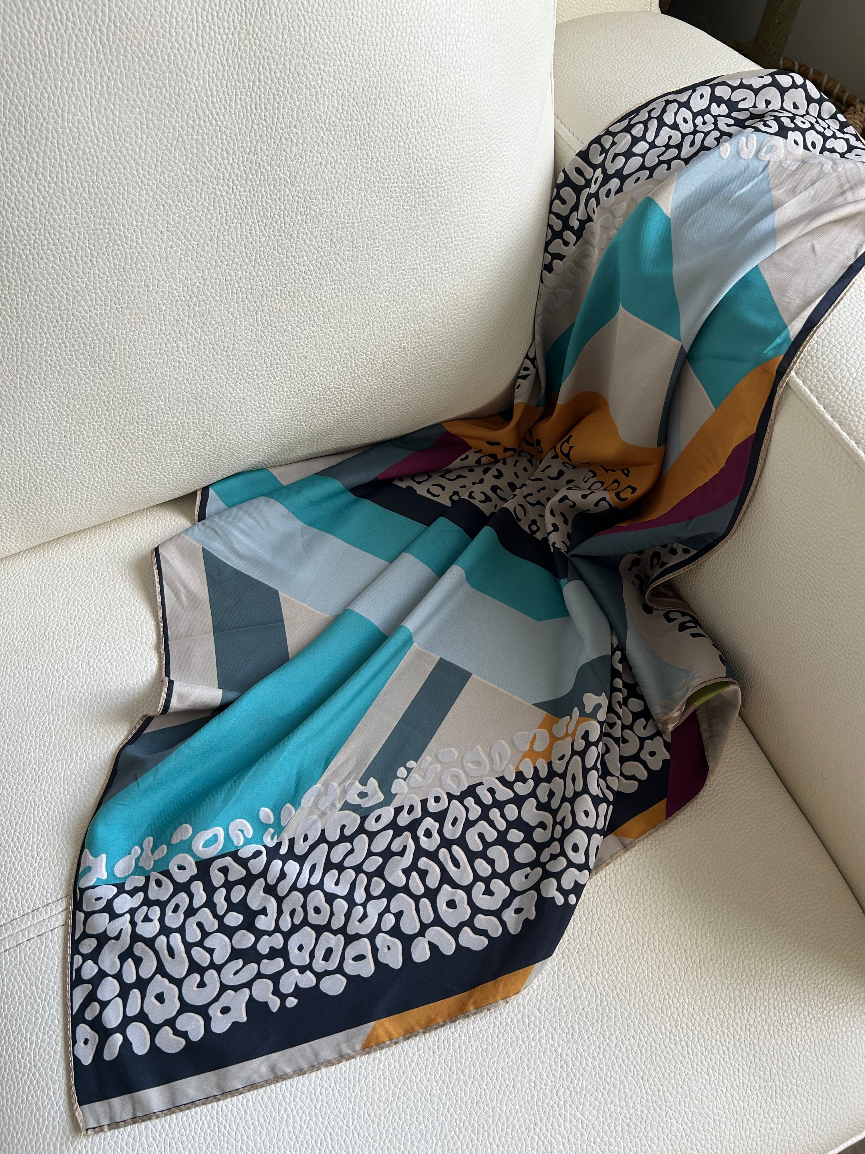LEO PRINT SCARF