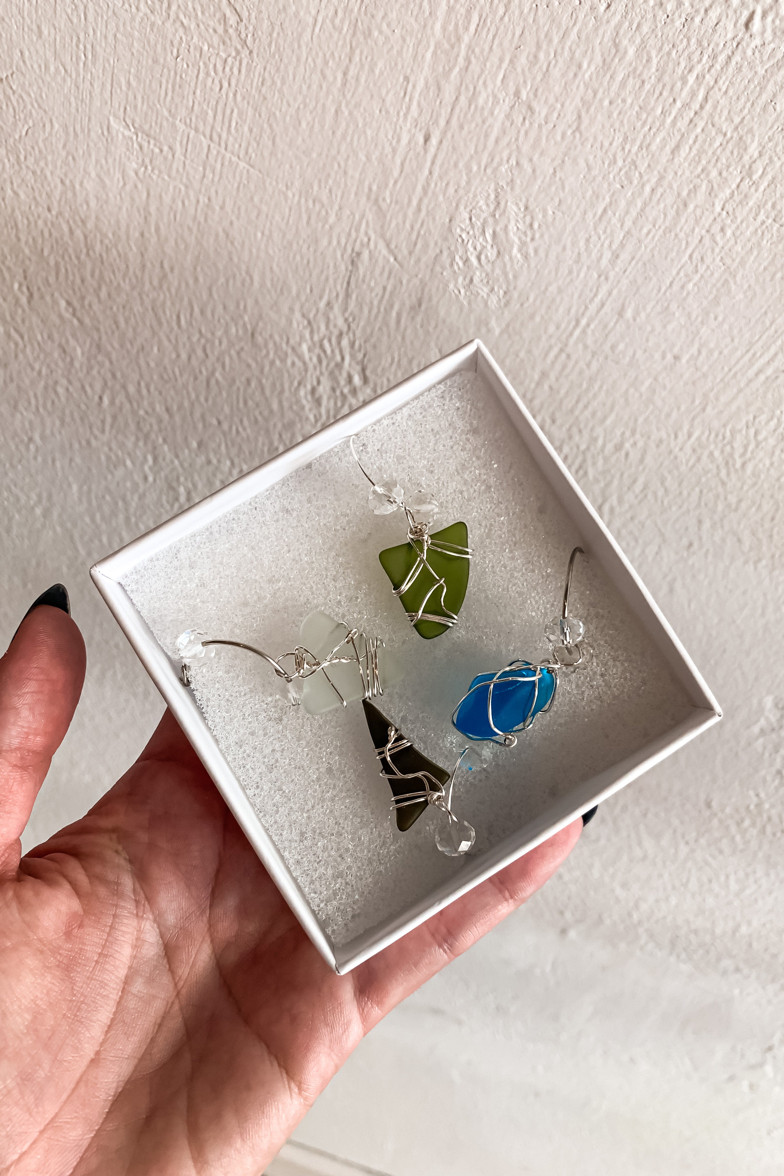 HANDMADE SEA GLASS WINE CHARM SET