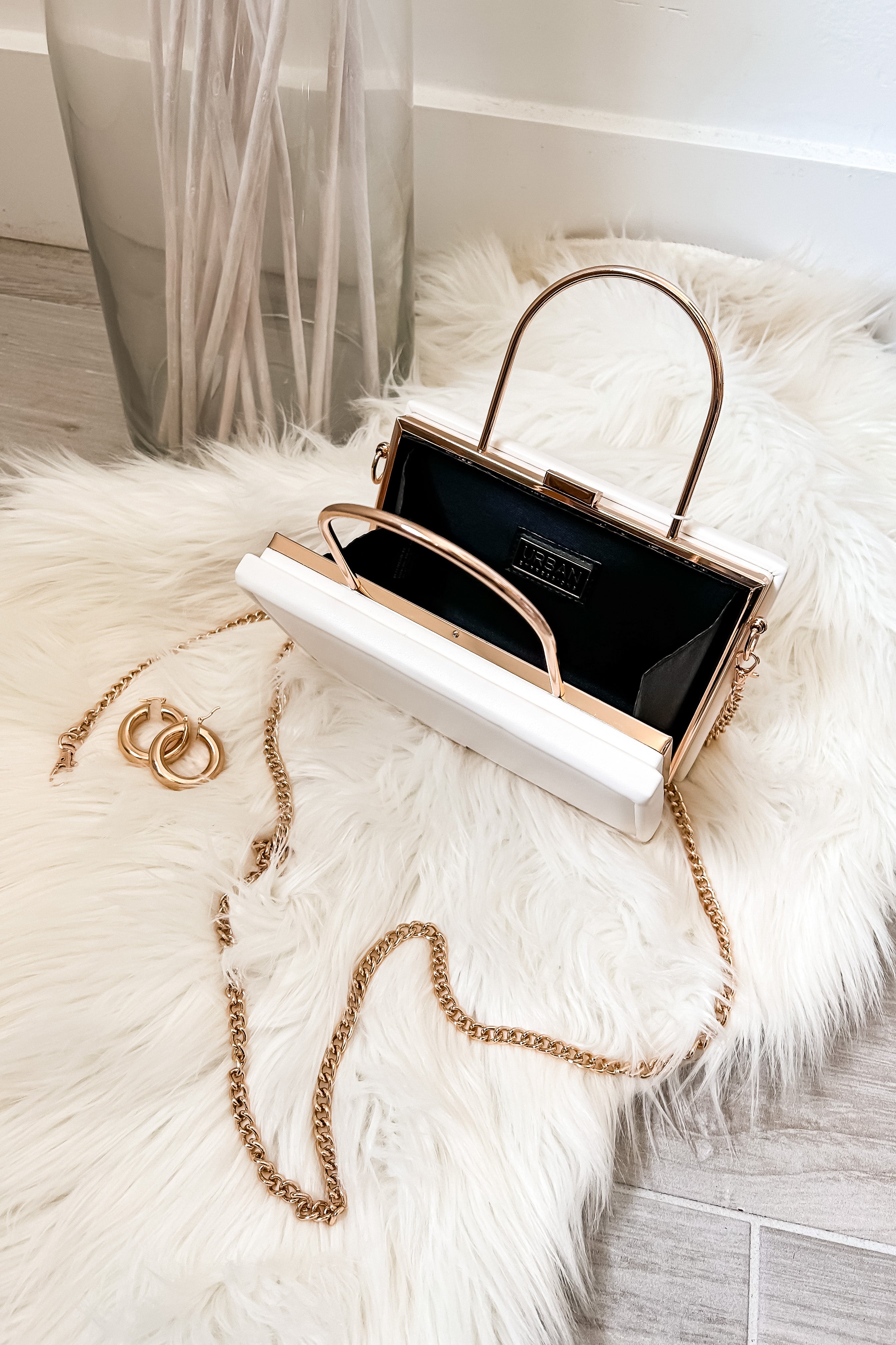 Add some trendiness to your outfit with the TRENDI BOX CLUTCH! This stylish ivory box purse features elegant gold hardware and a removable crossbody strap for versatility. Made with vegan leather, it's not only fashionable, but also guilt-free. A chic accessory for any occasion.