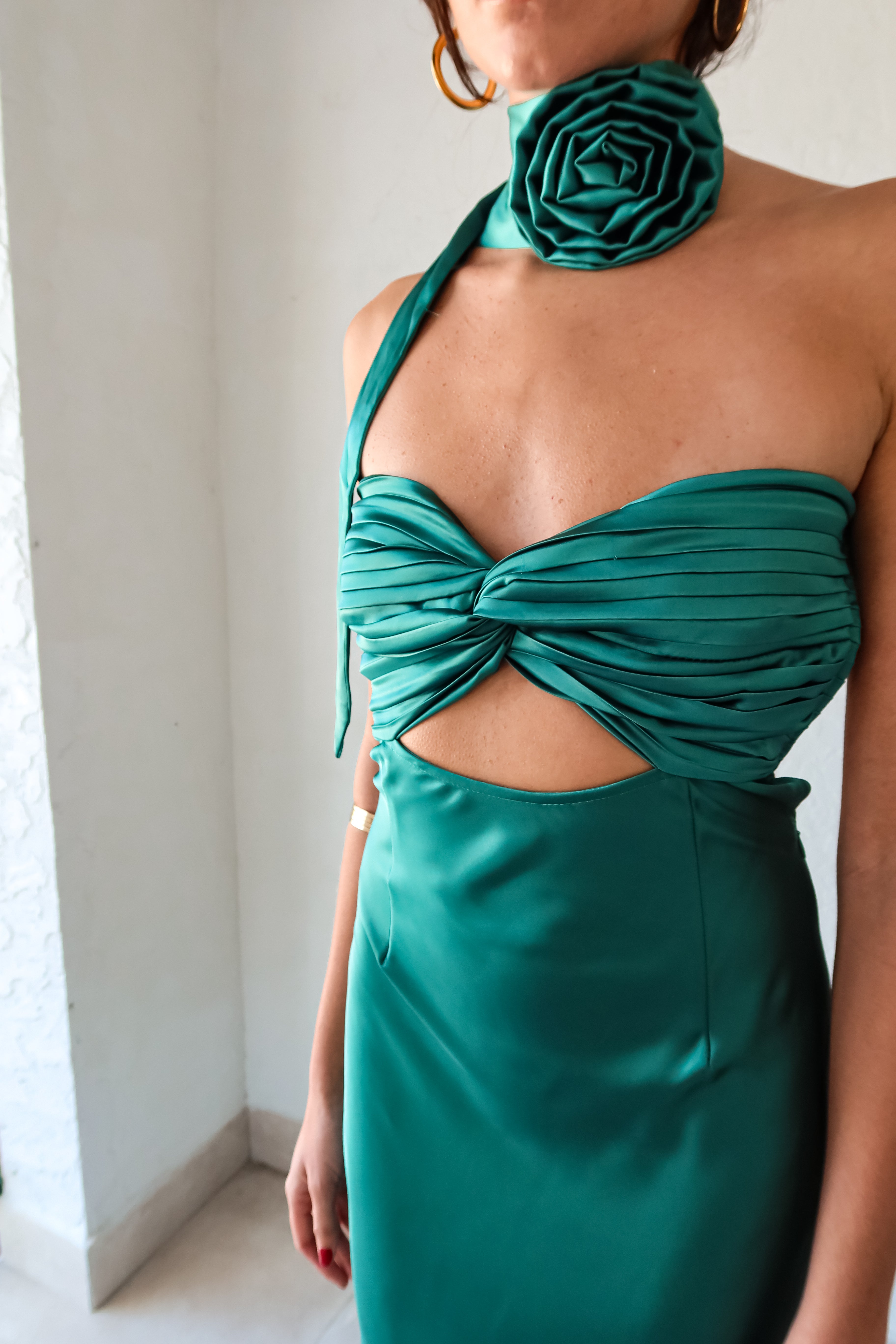 The LE FLEUR SATIN MAXI is a jewel green dress that will have you shining like a gem. Its strapless design features a pleated twisted bust, adding a touch of elegance. For a unique look, the optional flower choker scarf can be added. The open back detailing and side zipper closure make for easy wear. Get ready to turn heads in this stunning dress!