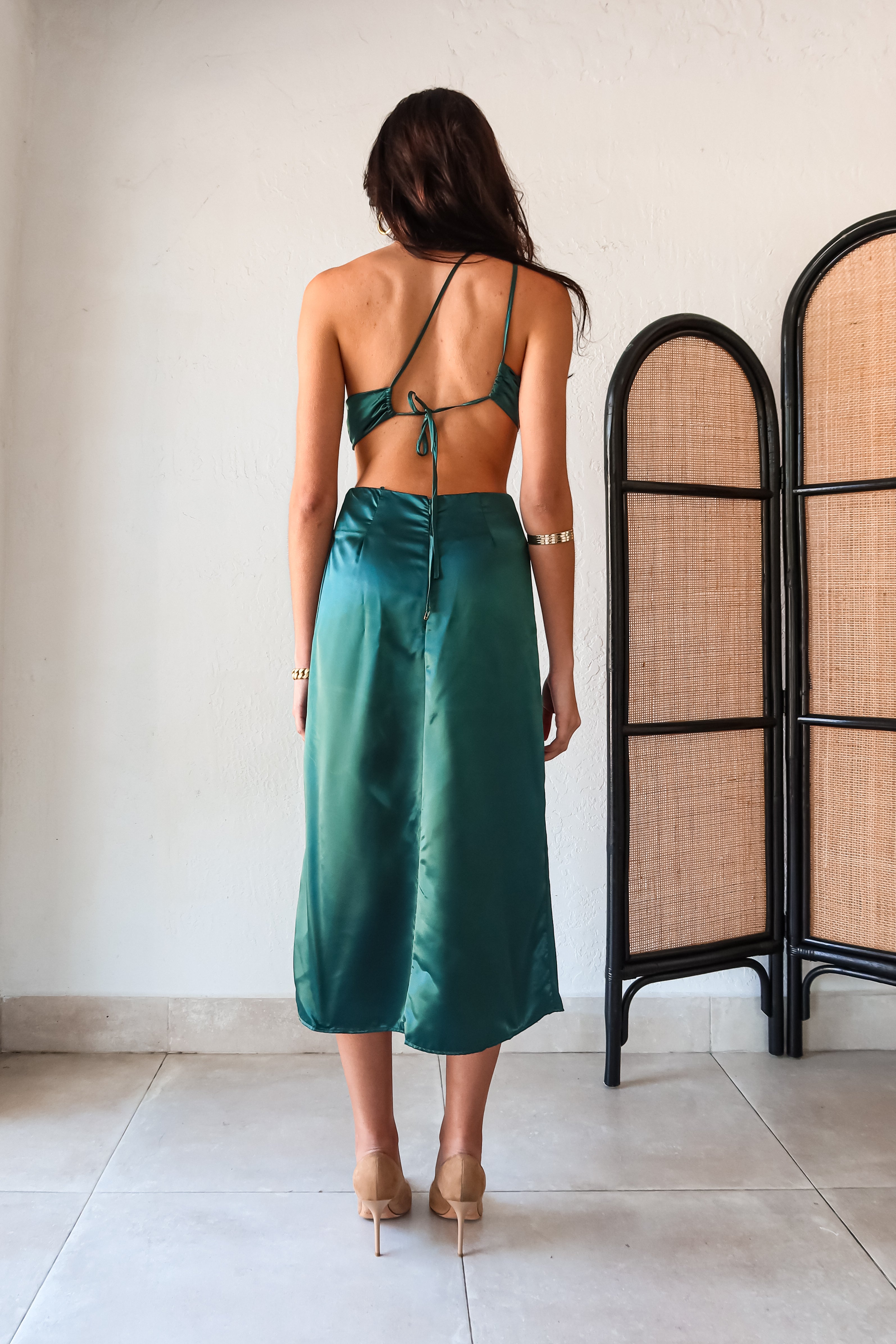 Get ready to slay at cocktail hour with this jewel green satin maxi dress! The one shoulder top with a knot detail adds a touch of glamour, while the left leg slit shows off your killer legs. Ties around back keep the look secure, and a bottom zipper closure makes getting dressed a breeze.