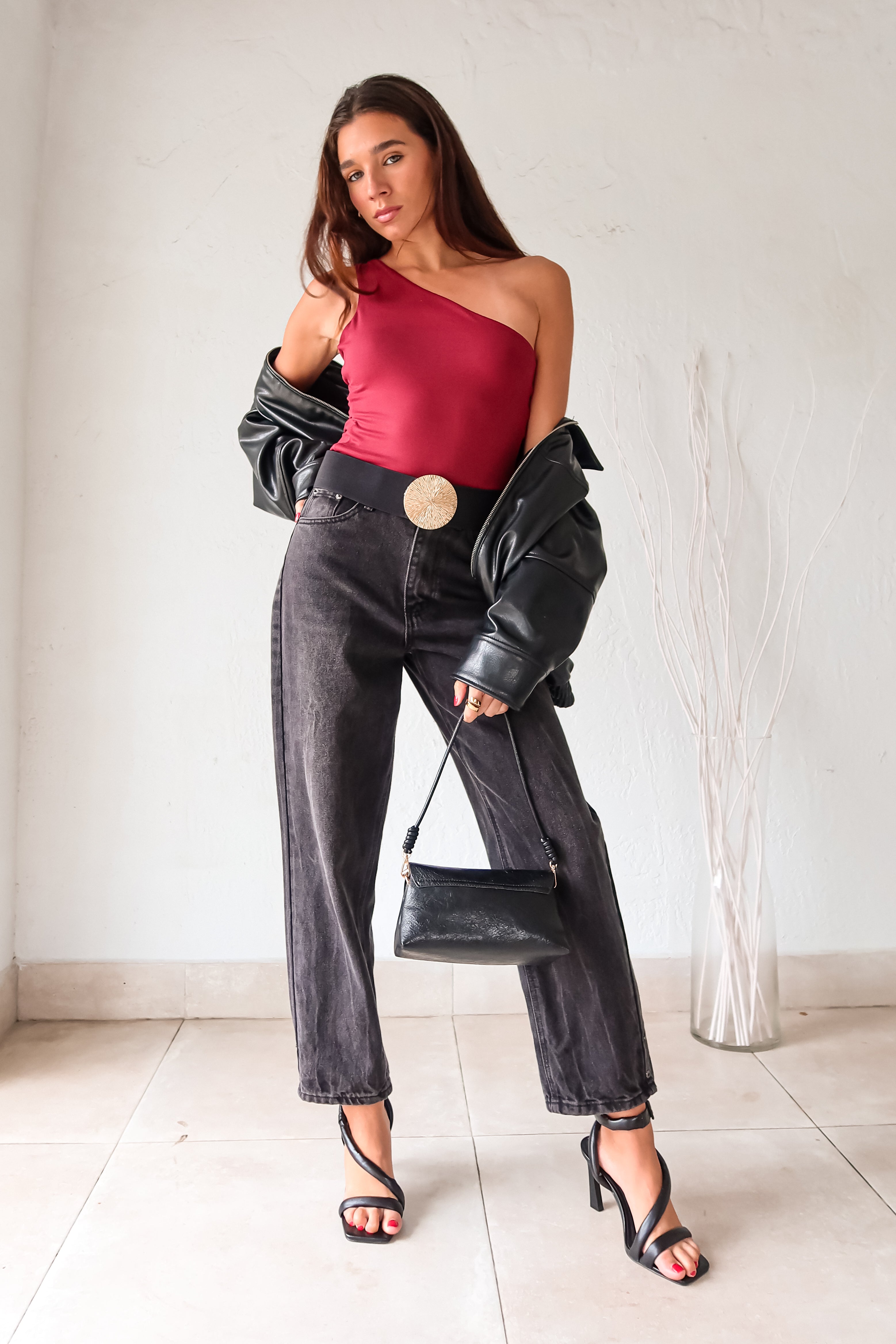 Have a change of plans? This wine red bodysuit has you covered with its versatile asymmetrical top, allowing you to wear it in the front or back. Its stretchy and lined design ensures a comfortable fit. Perfect for any last-minute adjustments or spontaneous outings.