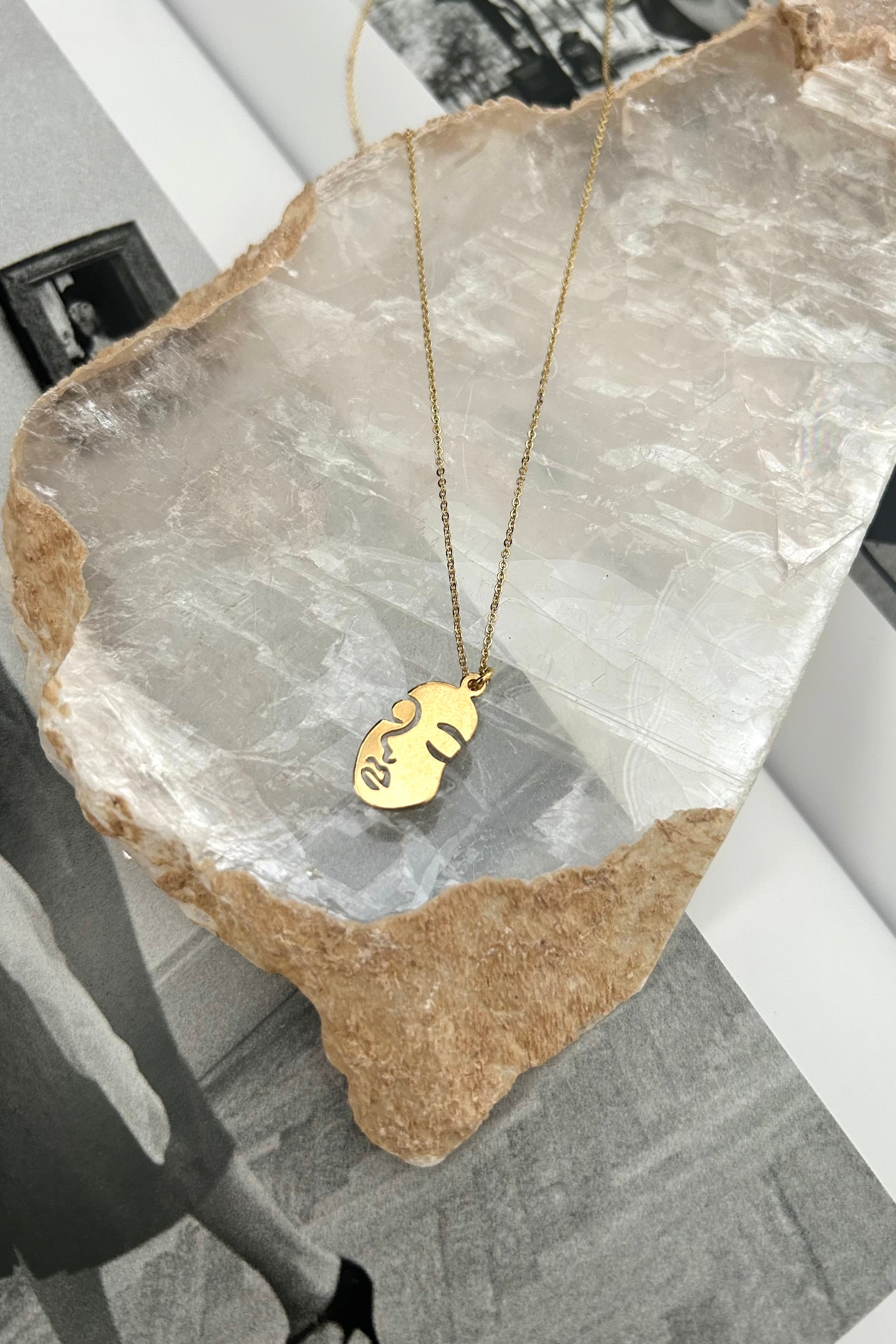 Unleash your inner muse with this gold plated necklace made from sterling silver. The delicate charm adds a touch of inspiration and is tarnish resistant, staying brilliant for longer. Hypoallergenic for sensitive skin. Elevate your style with MUSE NECKLACE!