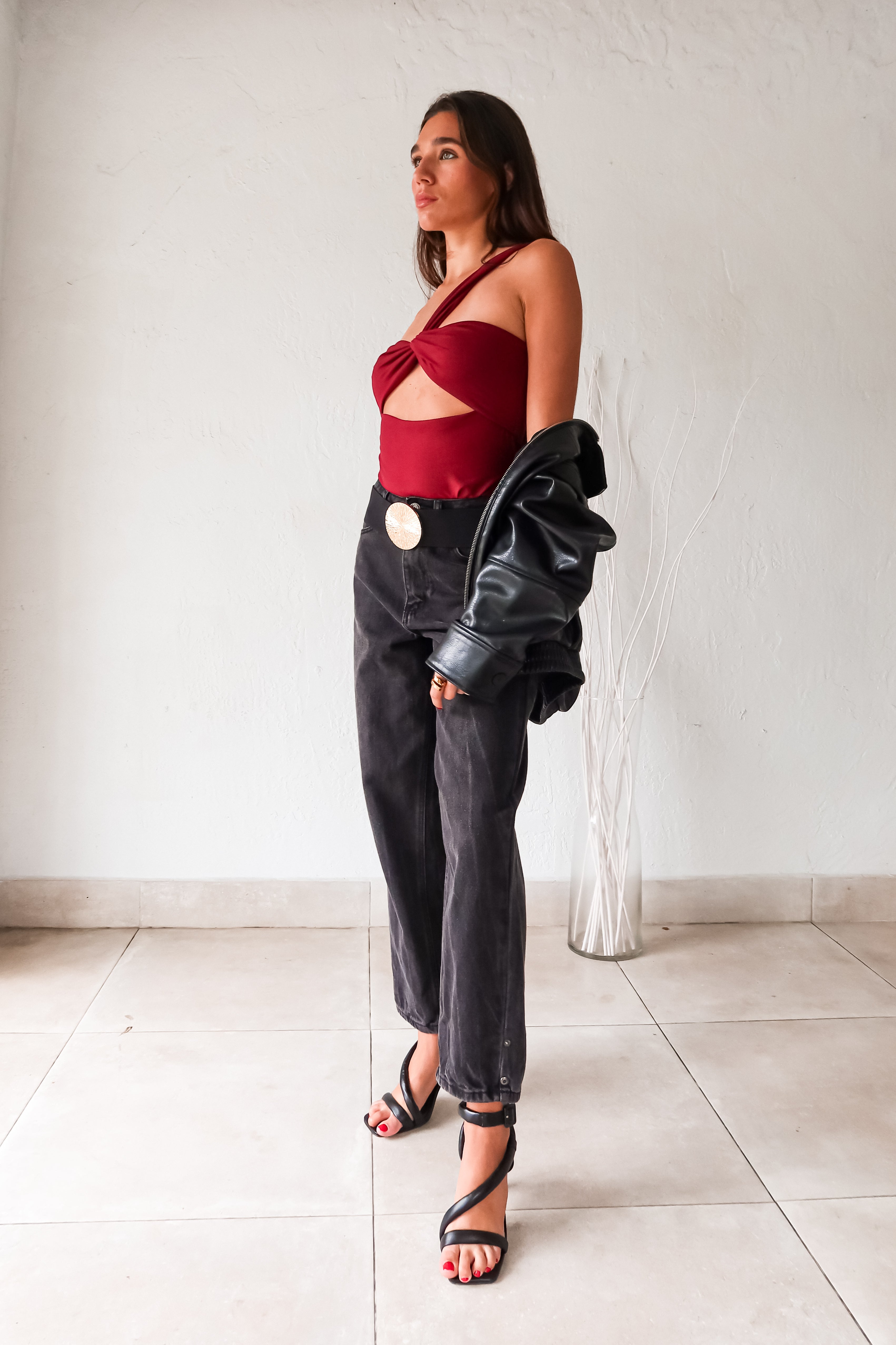 Have a change of plans? This wine red bodysuit has you covered with its versatile asymmetrical top, allowing you to wear it in the front or back. Its stretchy and lined design ensures a comfortable fit. Perfect for any last-minute adjustments or spontaneous outings.