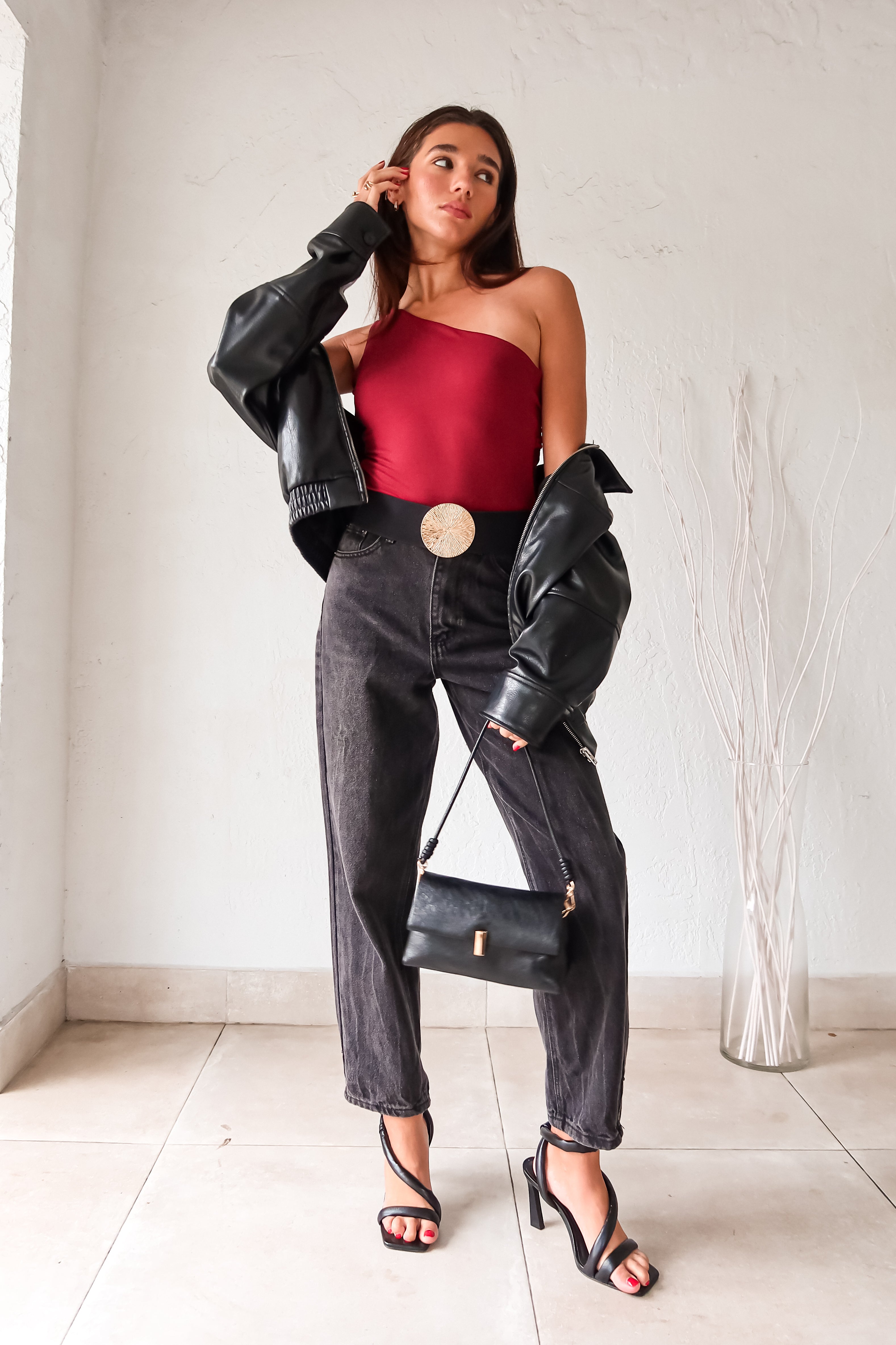 Have a change of plans? This wine red bodysuit has you covered with its versatile asymmetrical top, allowing you to wear it in the front or back. Its stretchy and lined design ensures a comfortable fit. Perfect for any last-minute adjustments or spontaneous outings.