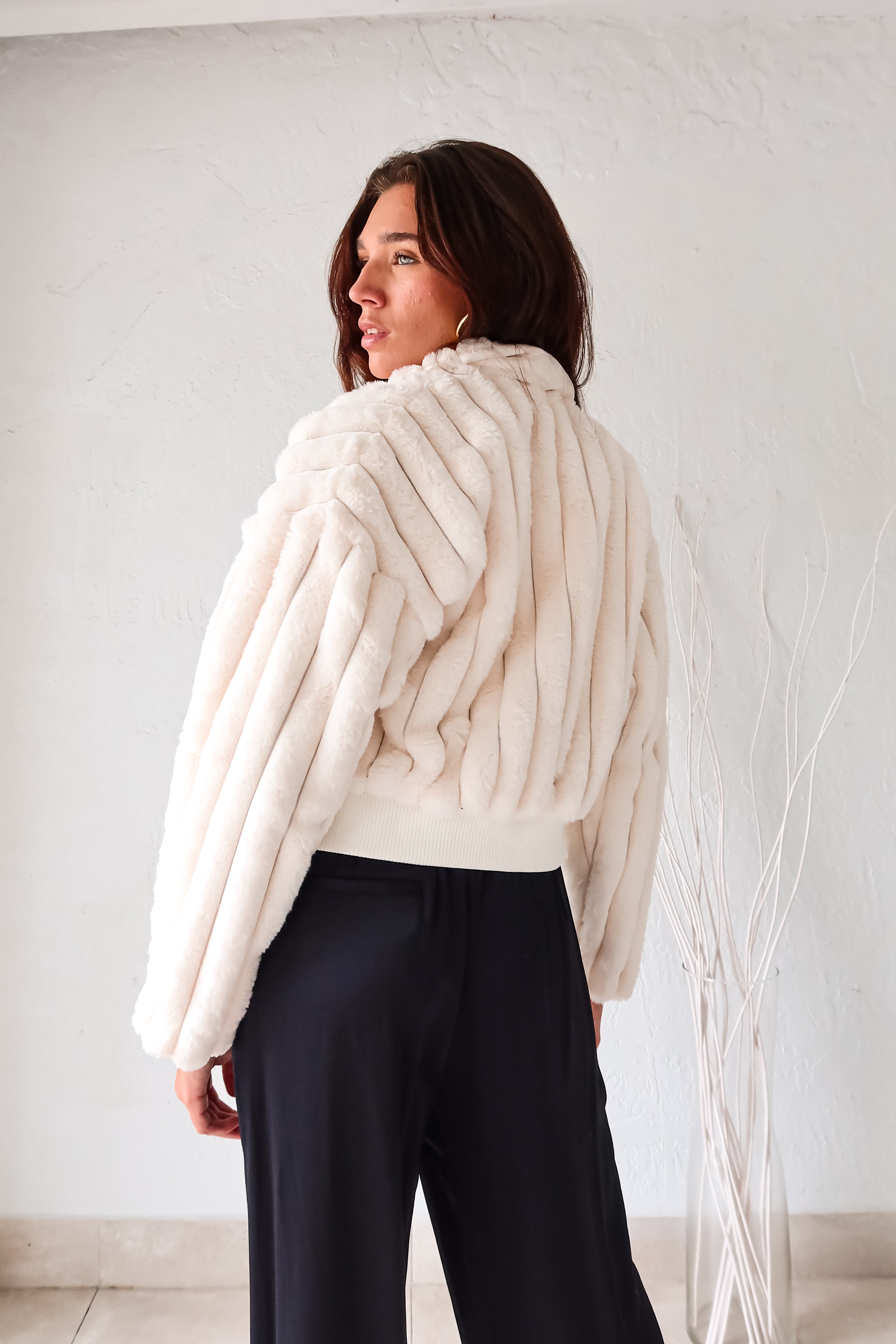 Get cozy and chic with our TIMES SQUARE FAUX FUR JACKET! Made from white faux fur, this cruelty-free jacket features a collared neckline and front zipper closure for a touch of edge. The lining and bottom stretch provide ultimate comfort while ensuring a perfect fit.