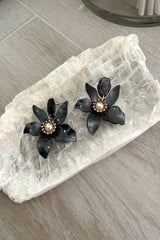 Add a touch of flower power to your look with our LE FLEUR EARRINGS! These quirky black acrylic earrings feature a gold center and pearl details, and are tarnish resistant and hypoallergenic for worry-free wear. The perfect accessory for any fun-loving fashionista! 