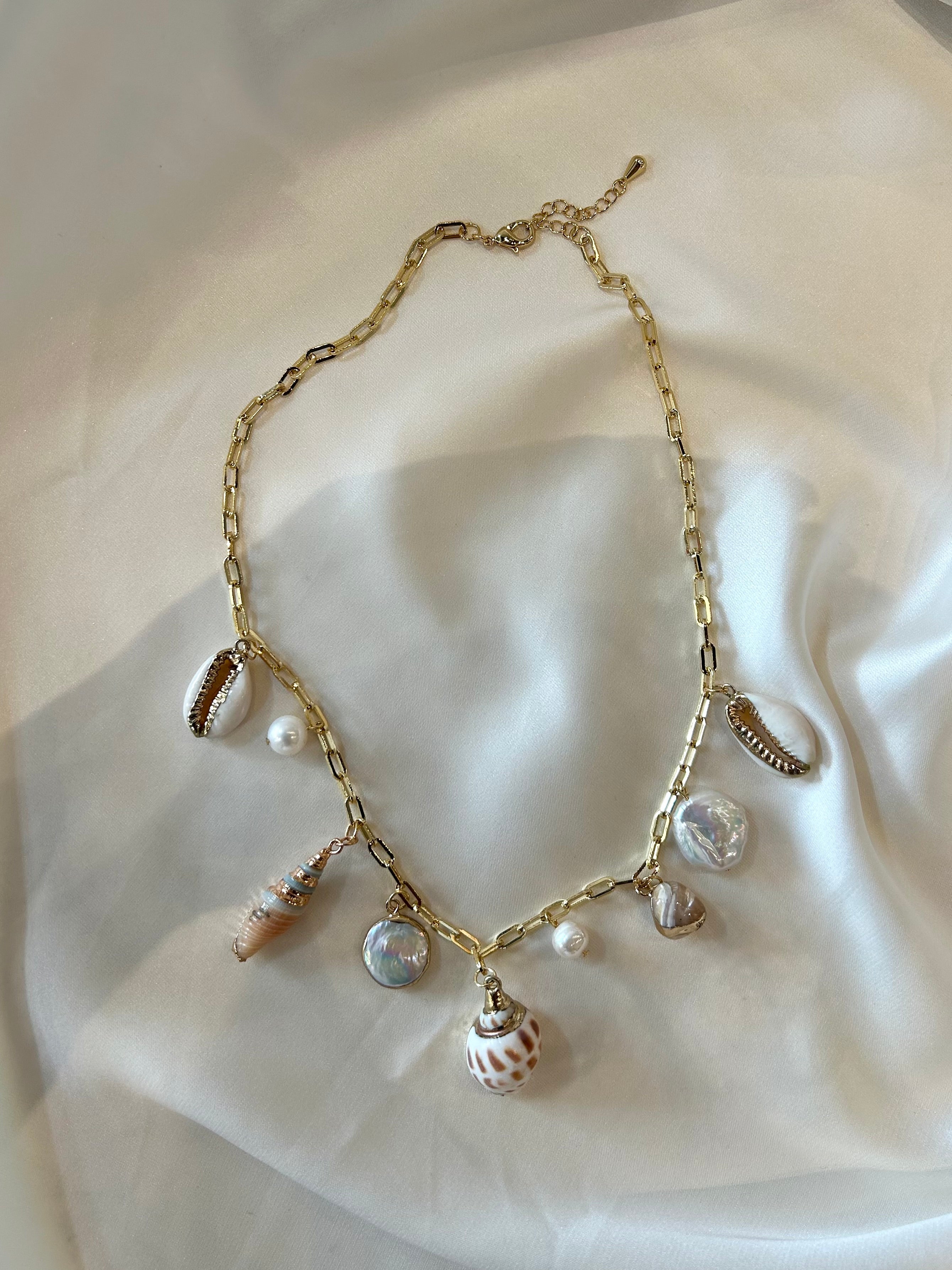 SEASHELL CHARM NECKLACE
