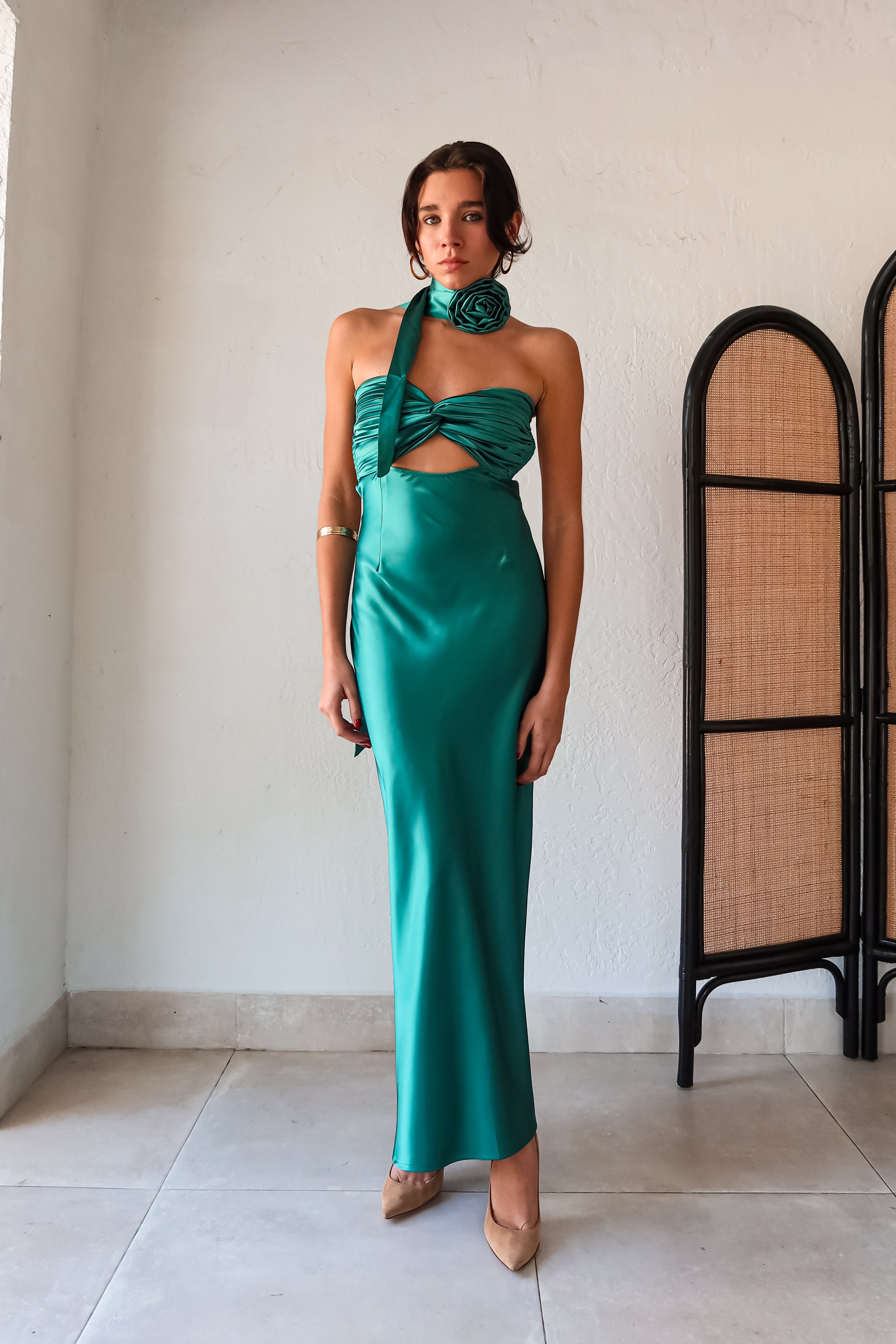 The LE FLEUR SATIN MAXI is a jewel green dress that will have you shining like a gem. Its strapless design features a pleated twisted bust, adding a touch of elegance. For a unique look, the optional flower choker scarf can be added. The open back detailing and side zipper closure make for easy wear. Get ready to turn heads in this stunning dress!