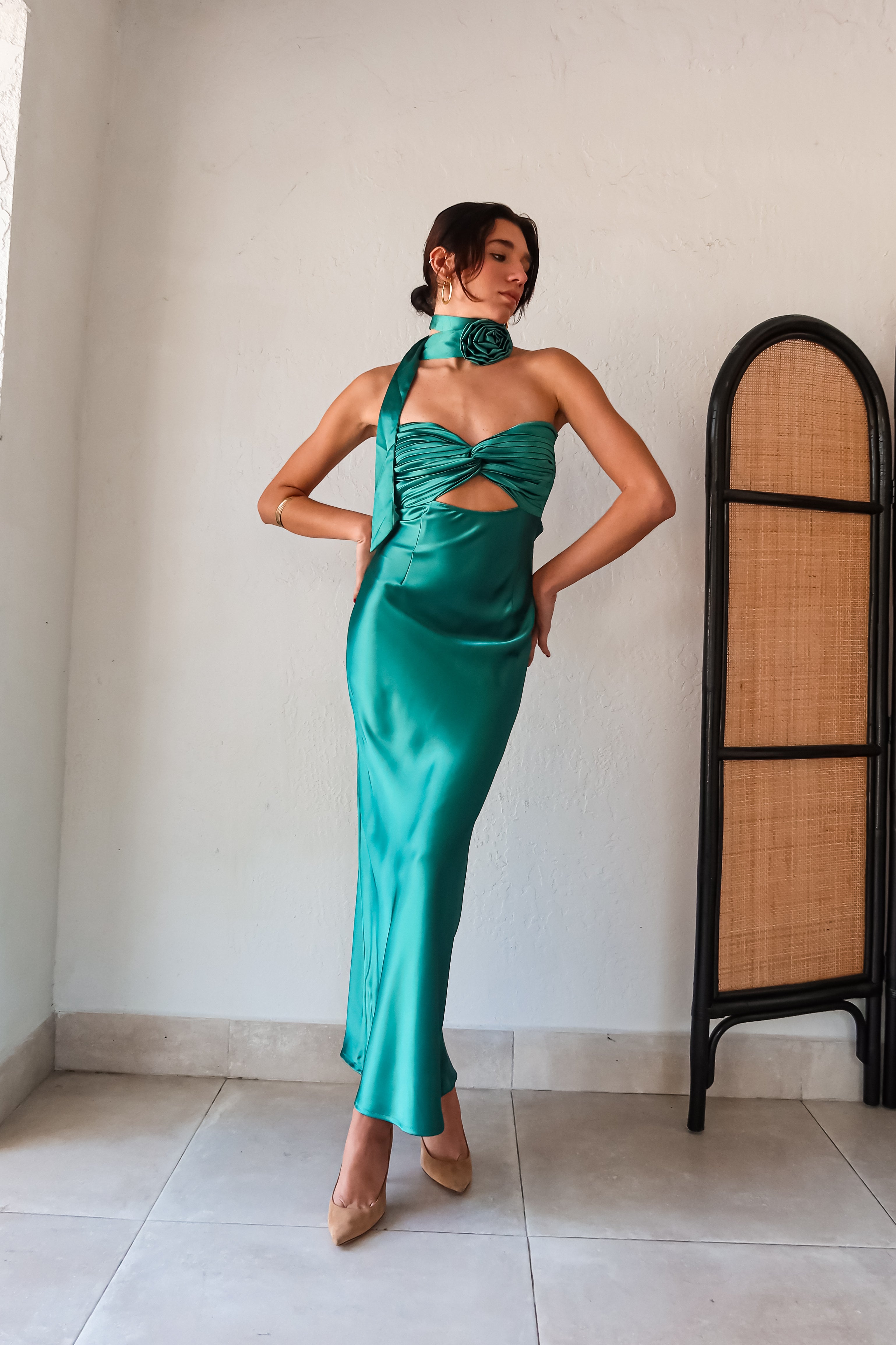 The LE FLEUR SATIN MAXI is a jewel green dress that will have you shining like a gem. Its strapless design features a pleated twisted bust, adding a touch of elegance. For a unique look, the optional flower choker scarf can be added. The open back detailing and side zipper closure make for easy wear. Get ready to turn heads in this stunning dress!