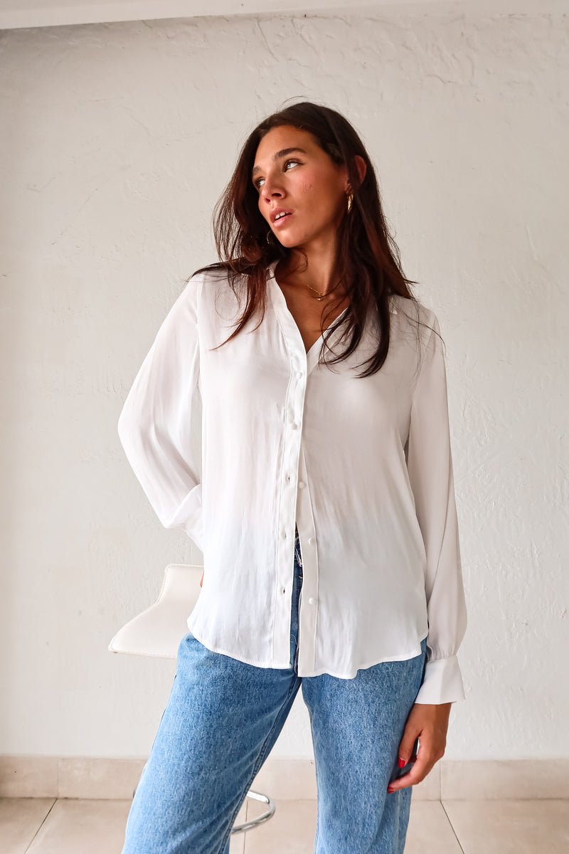 Put a playful twist on your classic work attire with our GABLES LONG SLEEVE BLOUSE. This white, non-lined button down blouse is both lightweight and comfortable for all-day wear. With long sleeves and button wrists, this blouse is perfect for any season. Don't settle for boring office wear, stand out in style!