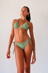 hit the beach in style with our AZUSA/CERRITOS BIKINI - PALMEIRA! This green bikini set features a unique texture detail that adds a touch of playful charm. The sliding triangle top has removable padding and the bottom offers moderate coverage with scrunch side tie detail. Made by ALILA swim, this bikini is crafted with 80% nylon and 20% elastane for a comfortable fit.