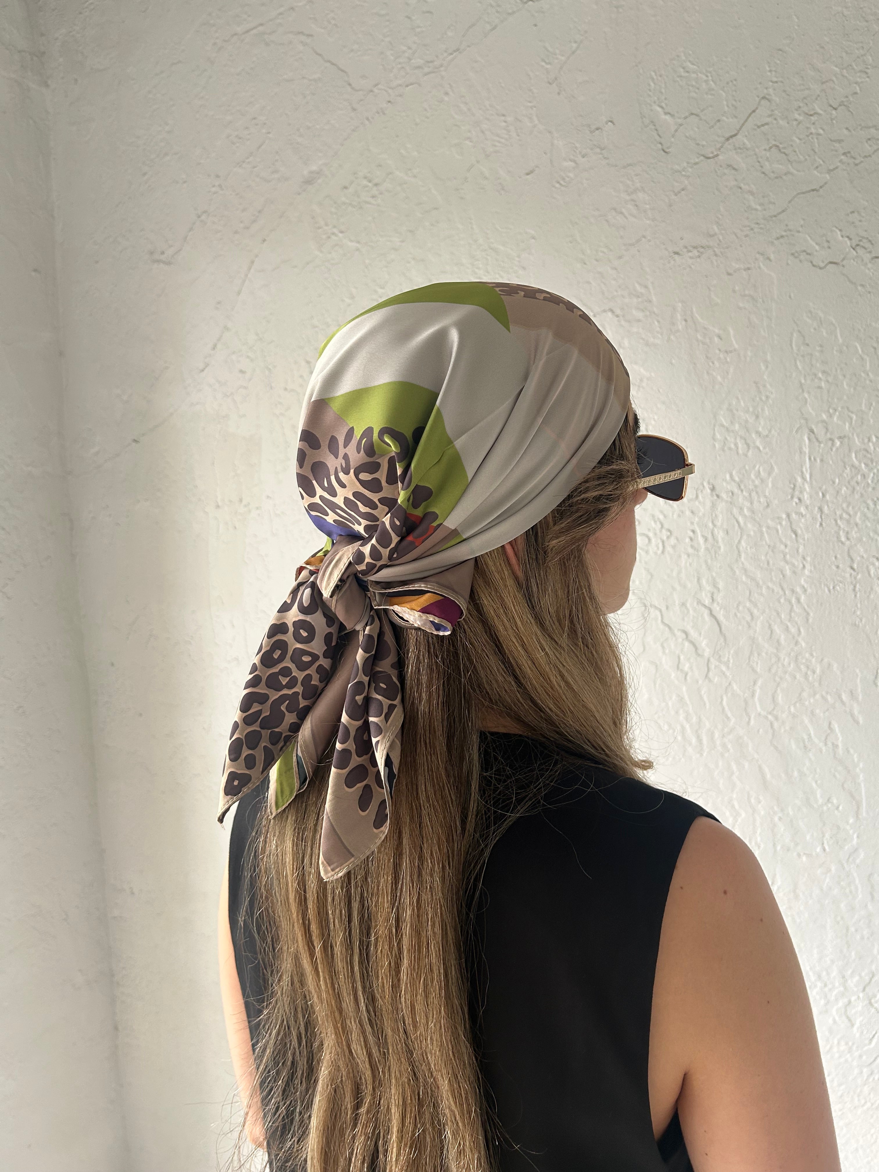 LEO PRINT SCARF