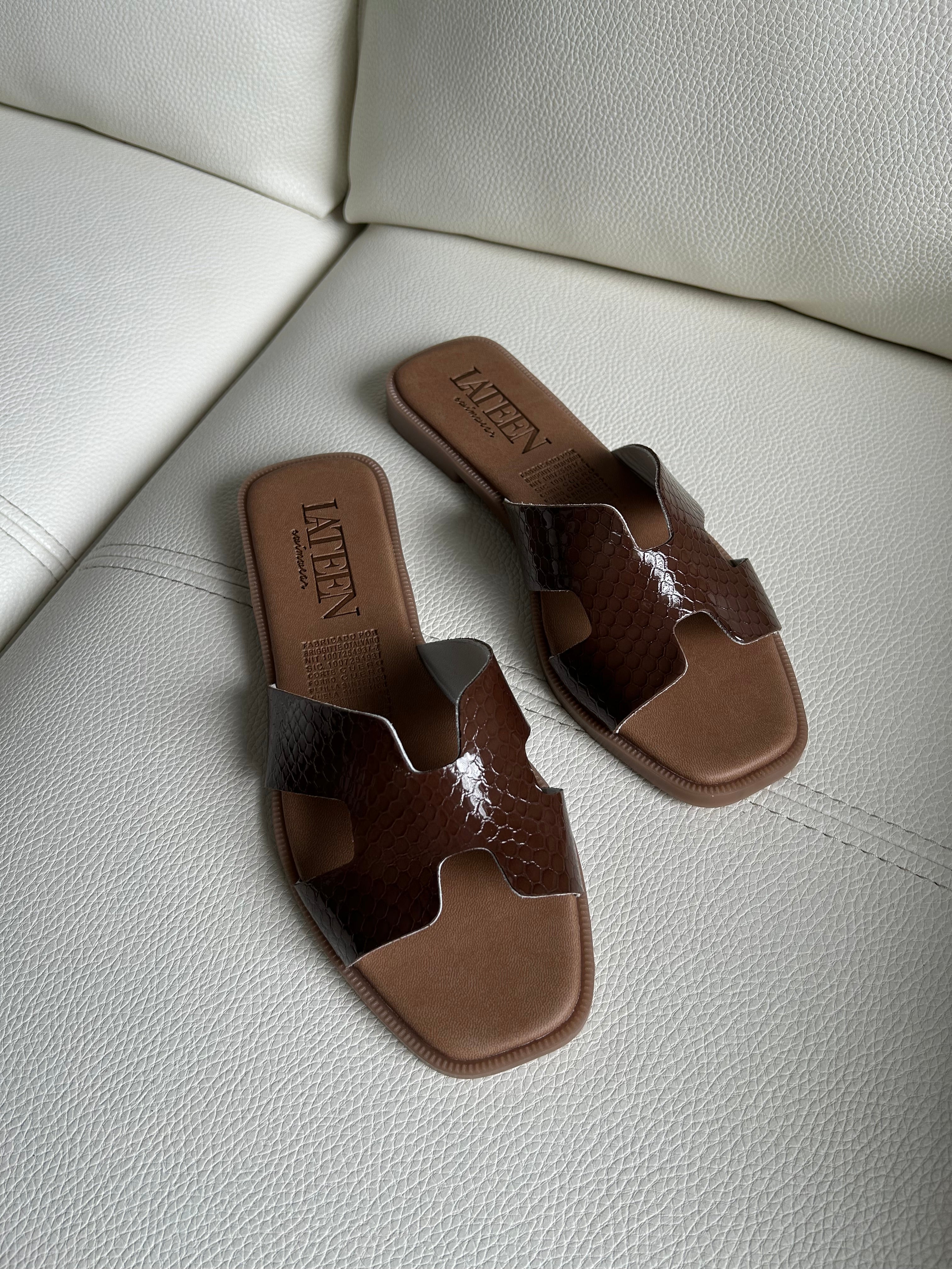 LEATHER T SANDAL - HONEY BROWN