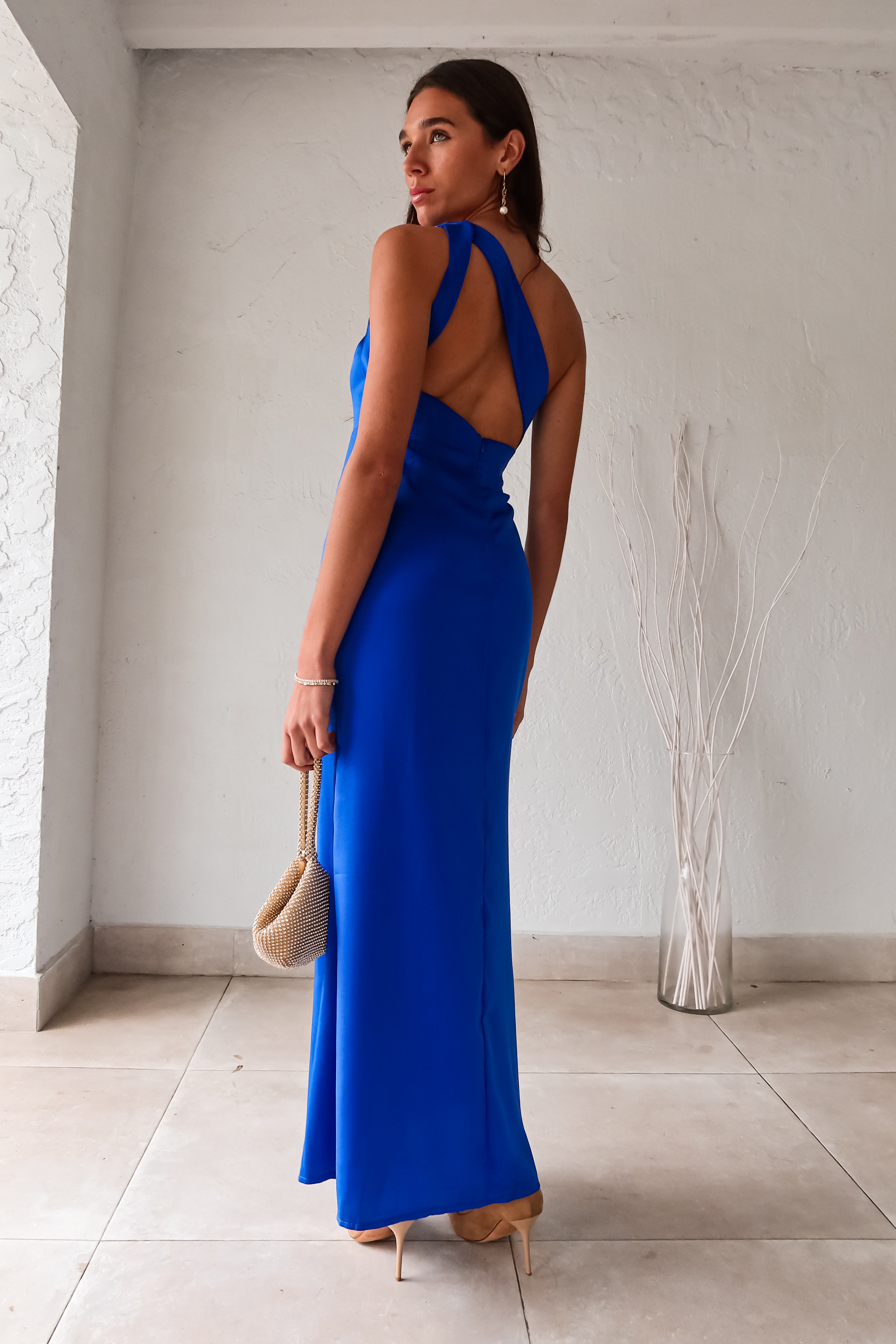 Be the center of attention with this royal blue satin maxi dress! Its one shoulder knot design adds a touch of uniqueness, while the lined bust provides support and comfort. With a non-stretch fabric and back zipper closure, this dress hugs your curves in all the right places.