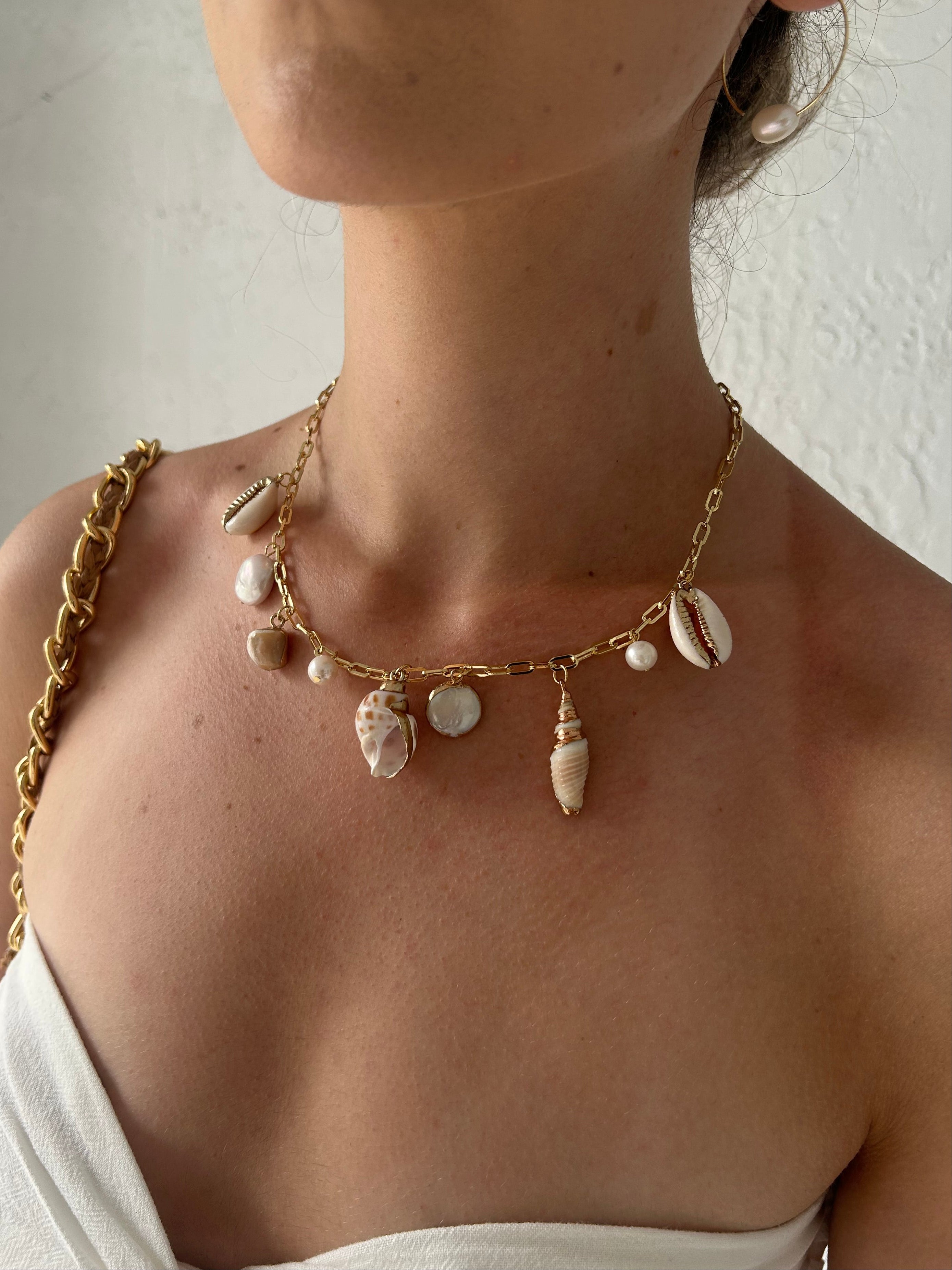 SEASHELL CHARM NECKLACE