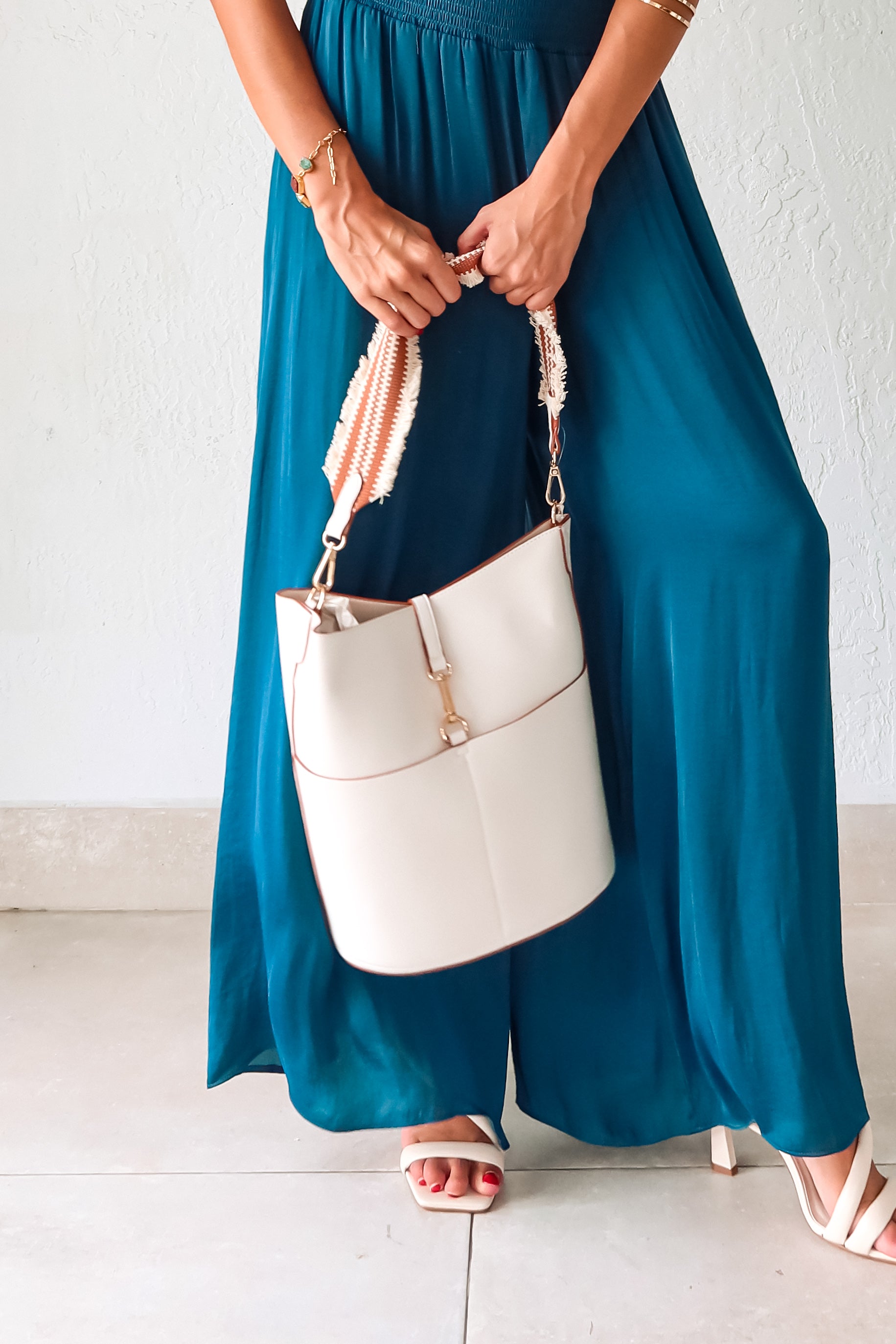 Get ready to make a bold fashion statement with our GREECE BAG! This cream vegan leather hand bag with caramel color detailing is both stylish and ethical. Plus, it comes with a removable strap and a convenient wallet pouch. Who says you can't have it all?