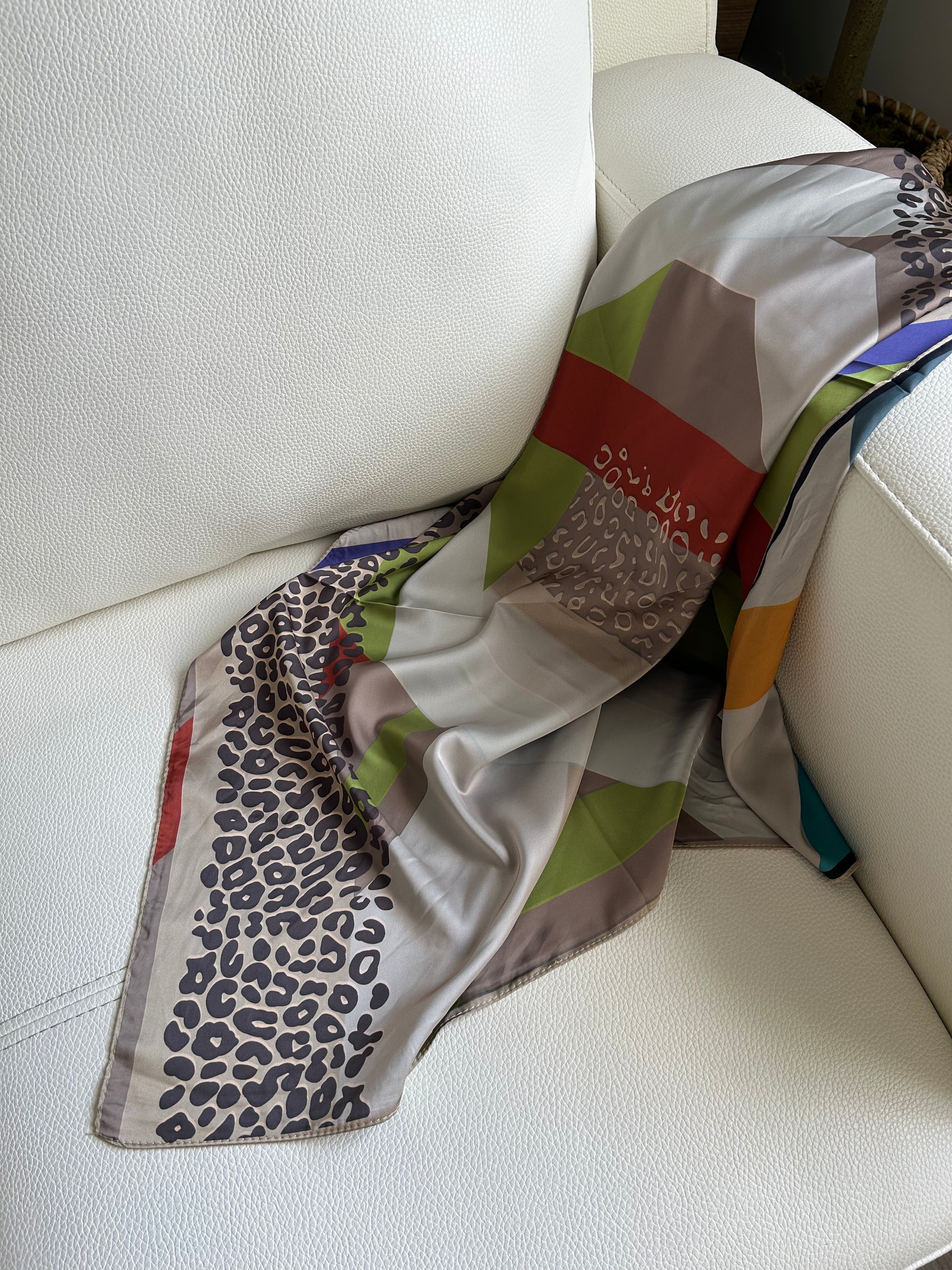 LEO PRINT SCARF