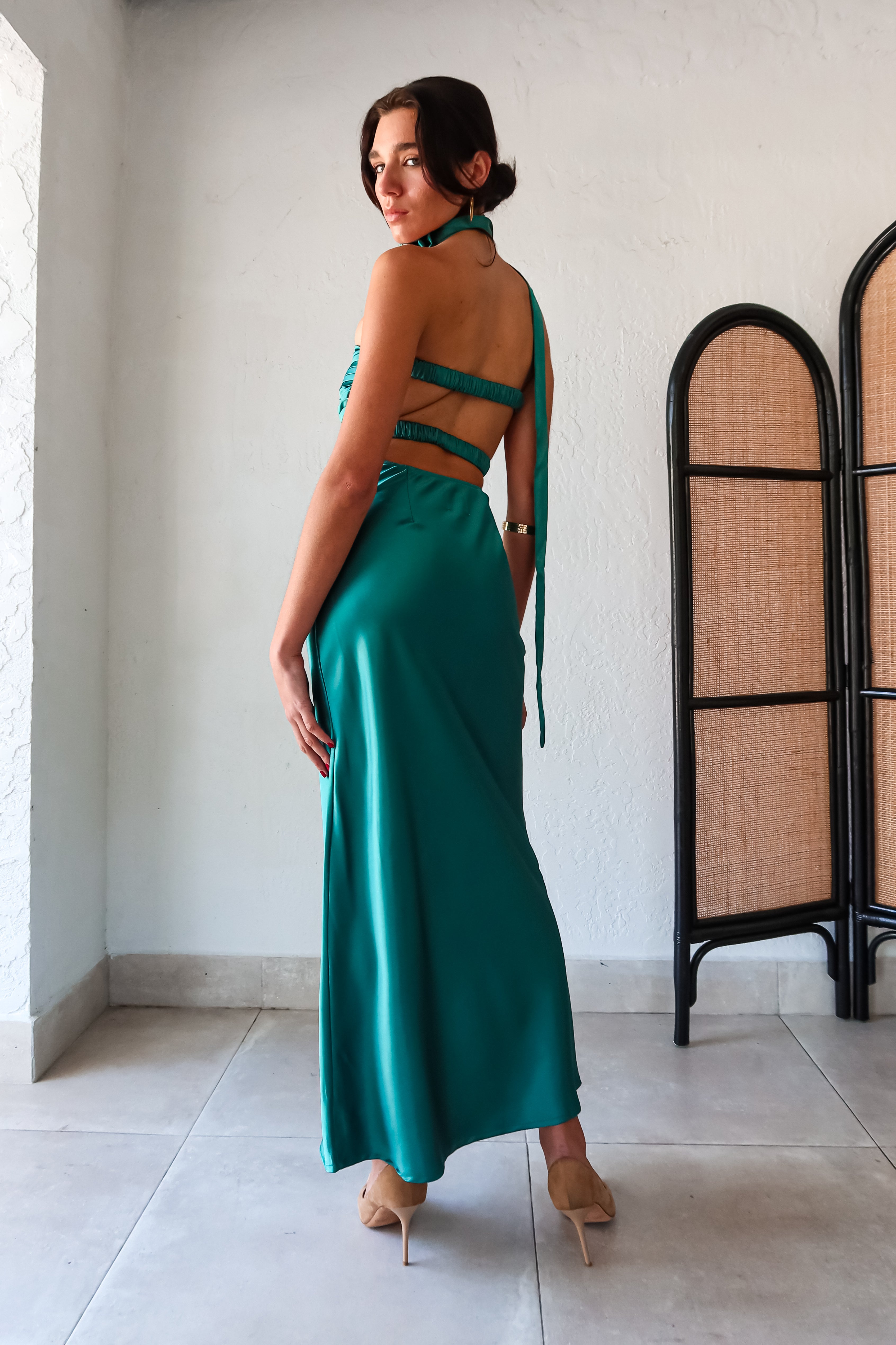 The LE FLEUR SATIN MAXI is a jewel green dress that will have you shining like a gem. Its strapless design features a pleated twisted bust, adding a touch of elegance. For a unique look, the optional flower choker scarf can be added. The open back detailing and side zipper closure make for easy wear. Get ready to turn heads in this stunning dress!