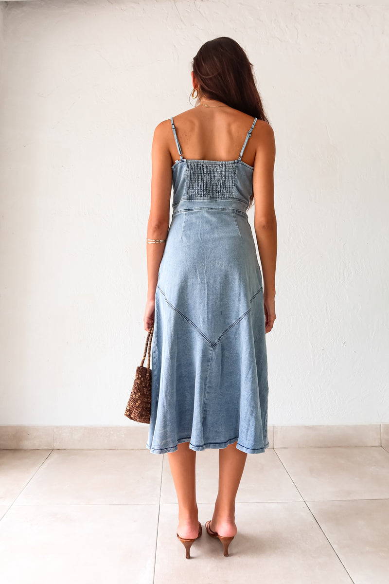 Get ready to rock a laid-back look with our Cypress Denim Midi Dress. This versatile piece features a front button down closure and adjustable shoulder straps for a customizable fit. The stretchy fabric and smocked backing provide ultimate comfort, while the chest stitch detail adds a touch of unique style. Non lined for a lightweight feel.