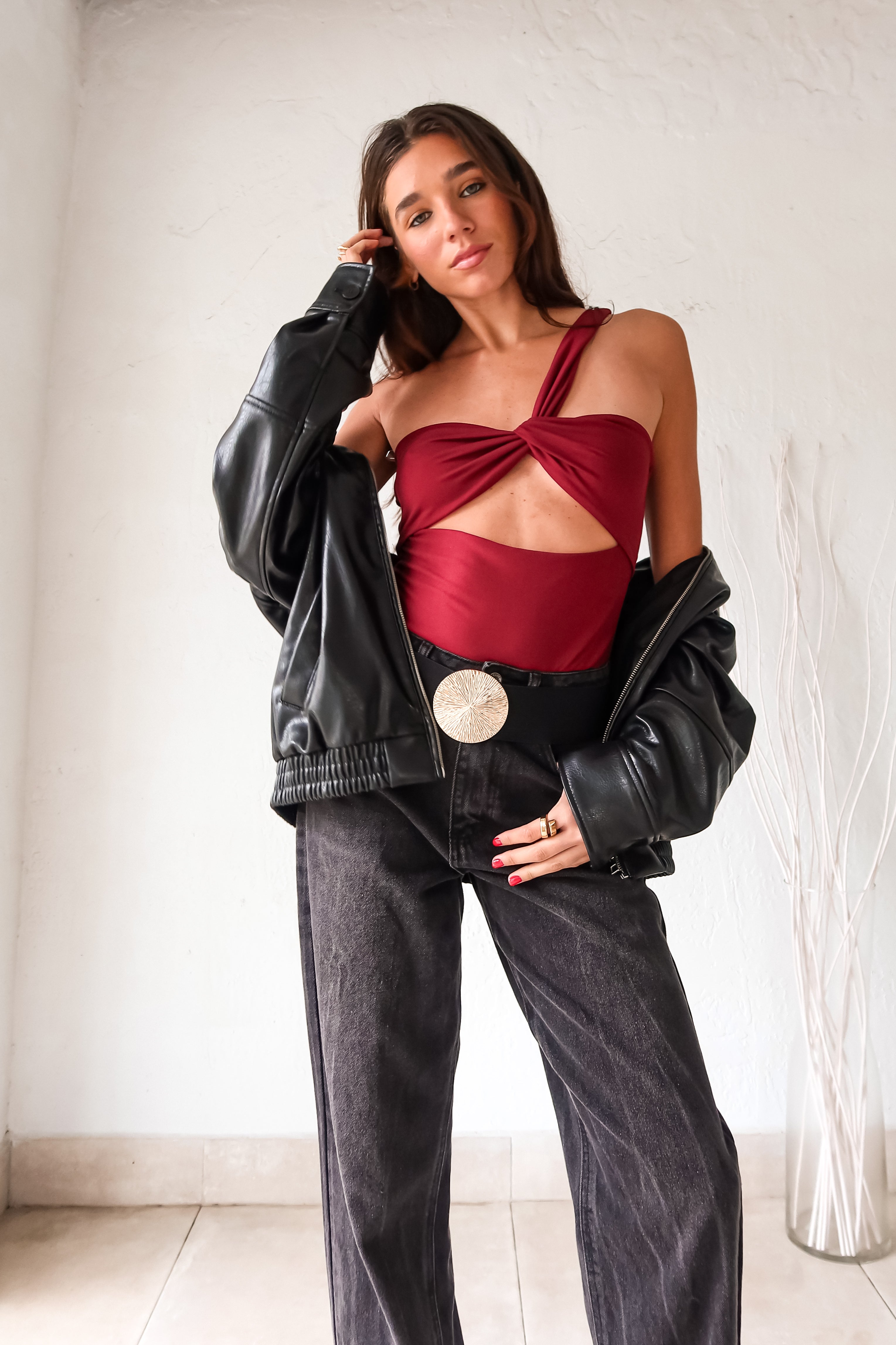 Have a change of plans? This wine red bodysuit has you covered with its versatile asymmetrical top, allowing you to wear it in the front or back. Its stretchy and lined design ensures a comfortable fit. Perfect for any last-minute adjustments or spontaneous outings.