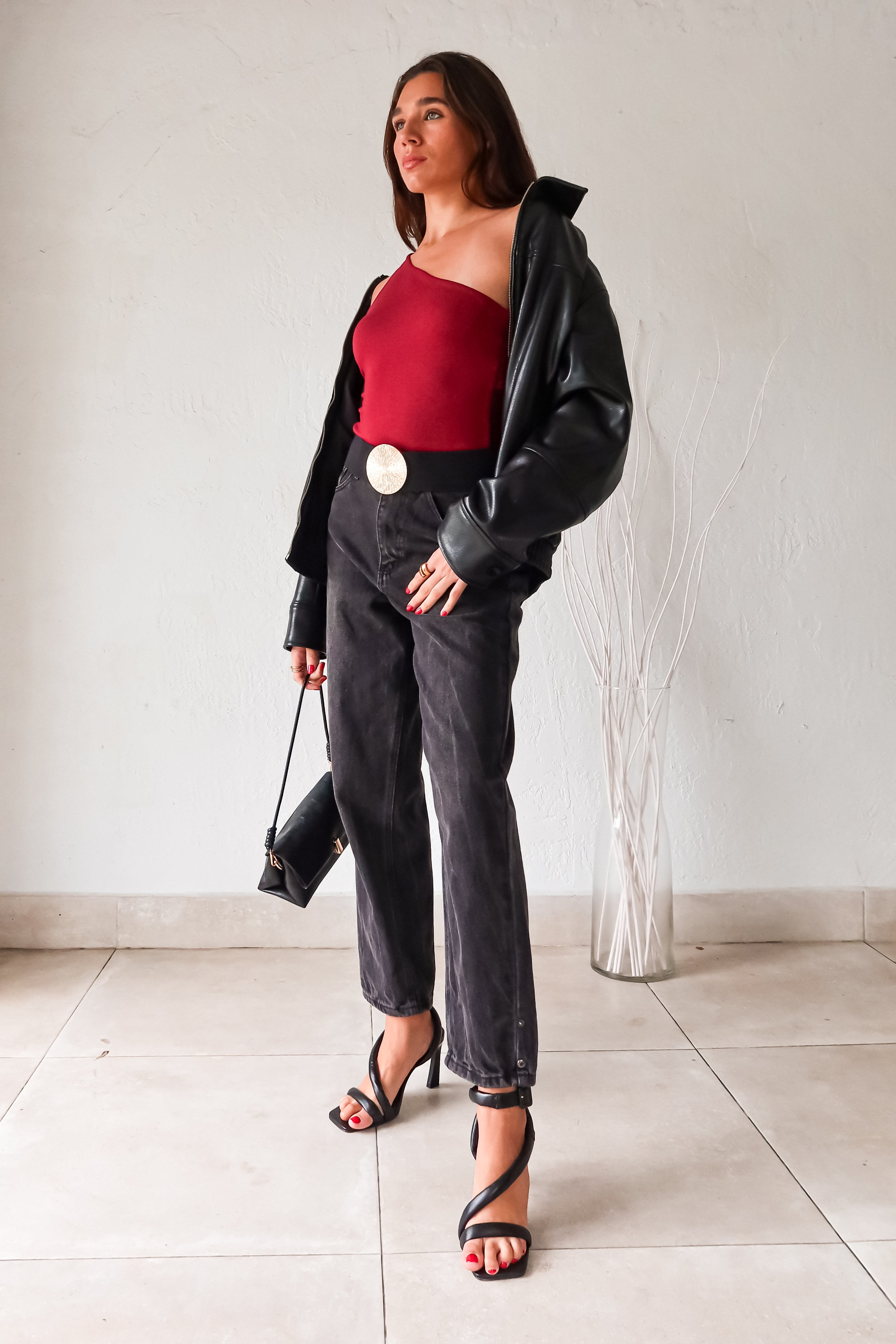 Have a change of plans? This wine red bodysuit has you covered with its versatile asymmetrical top, allowing you to wear it in the front or back. Its stretchy and lined design ensures a comfortable fit. Perfect for any last-minute adjustments or spontaneous outings.