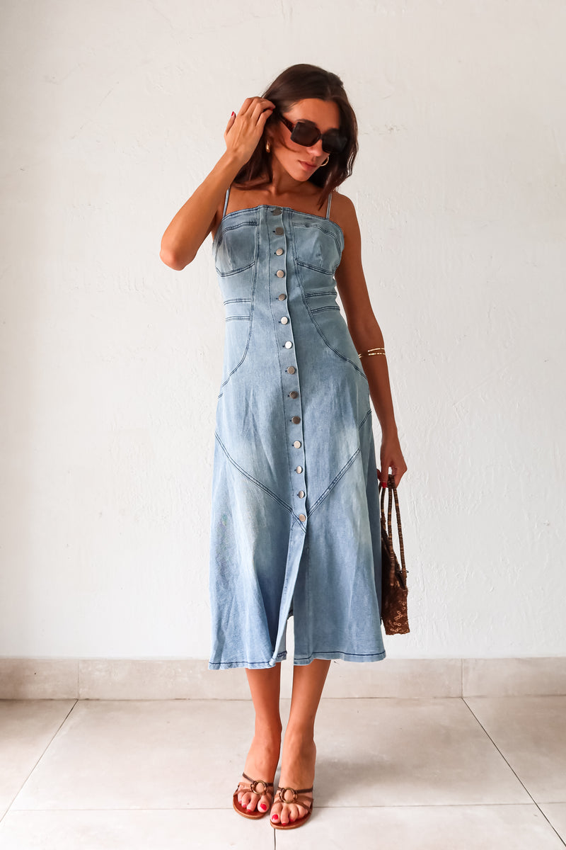 Get ready to rock a laid-back look with our Cypress Denim Midi Dress. This versatile piece features a front button down closure and adjustable shoulder straps for a customizable fit. The stretchy fabric and smocked backing provide ultimate comfort, while the chest stitch detail adds a touch of unique style. Non lined for a lightweight feel.