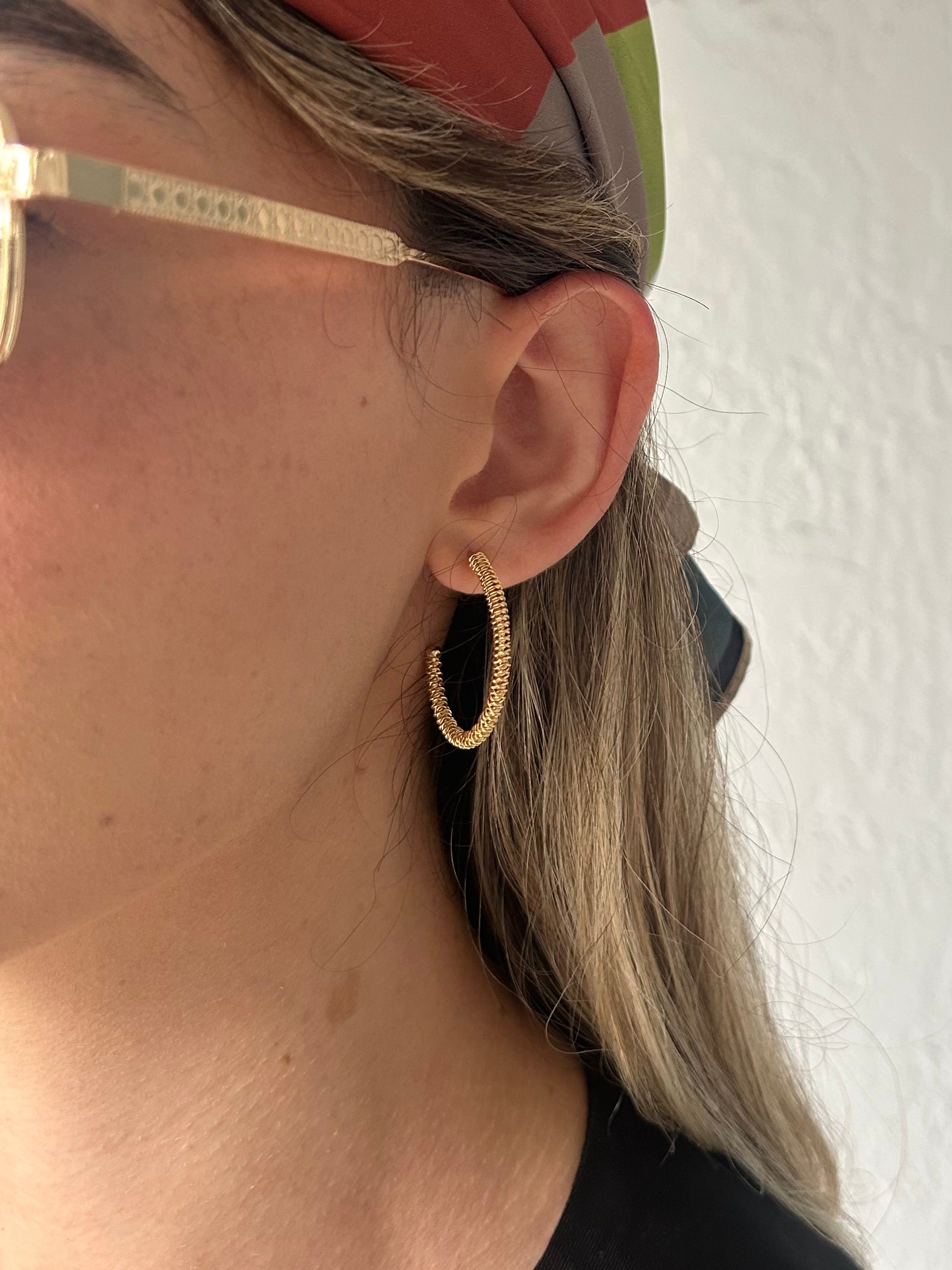WIRED HOOP EARRINGS