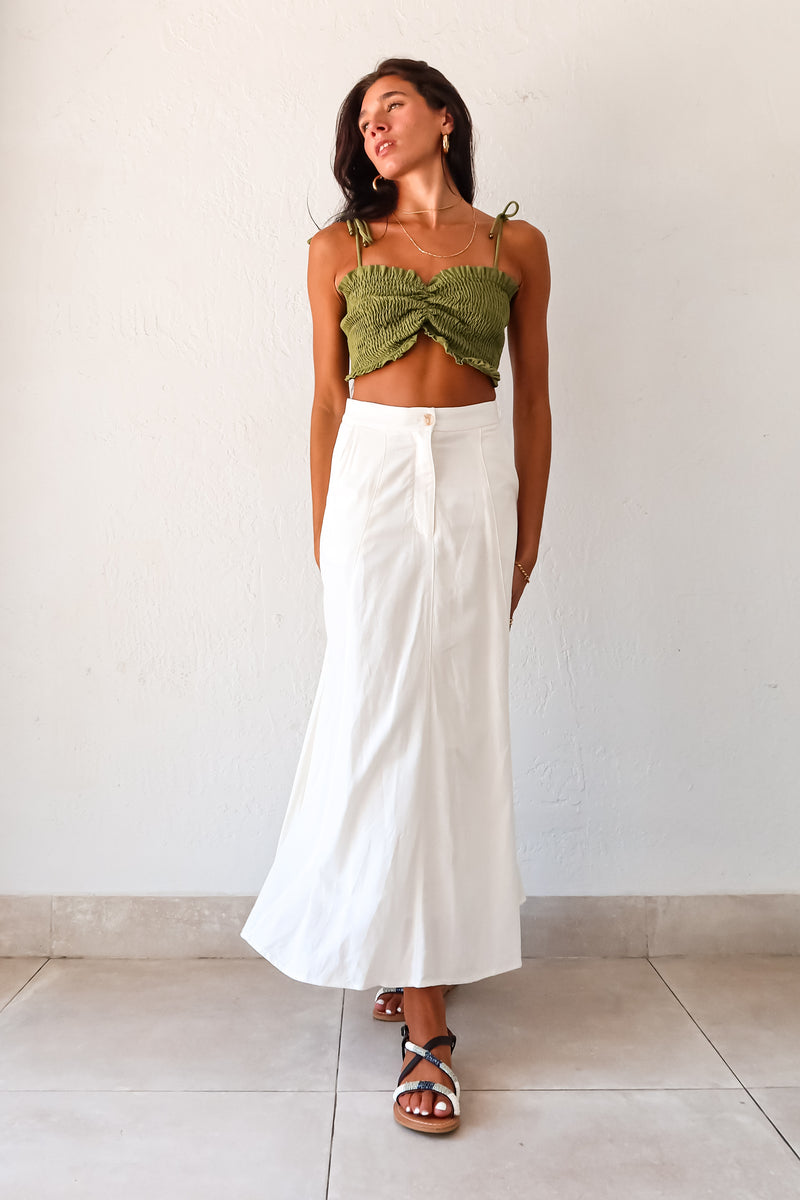 Unleash your inner boho-chic with the MISOMMAR LINEN MAXI SKIRT. Made of breathable white linen, this pleated maxi skirt features convenient front pockets and a secure zipper button closure. The non-stretch fabric adds structure, while the lining ensures comfort. Pair with the Arcadia Smart Crop Top for a trendy and effortlessly stylish look.