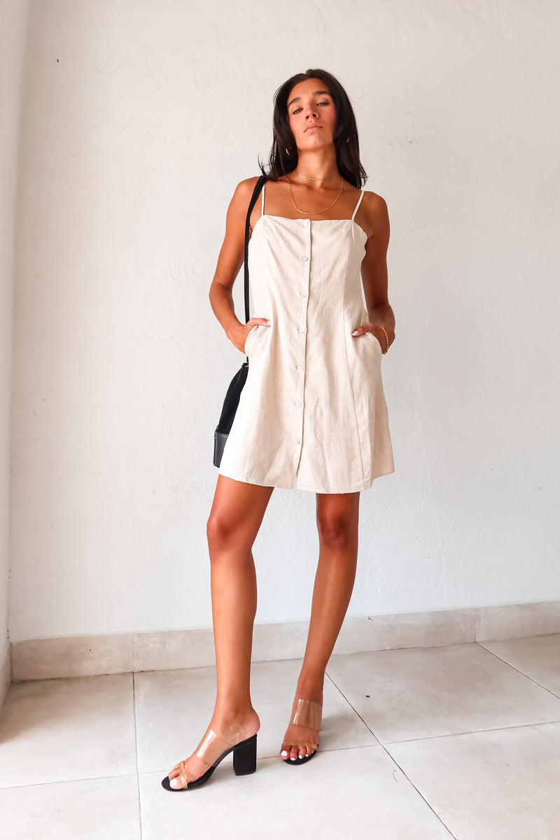 Stay cool and chic in our Ventura Linen Mini Dress. Made from light khaki linen, this loose fitting shift dress is perfect for fashion forward gals. Featuring adjustable shoulder straps, a front button closure, and side pockets, this dress is both stylish and functional. Lined and non-stretch, it runs true to size and can be easily cared for with a simple hand wash. 