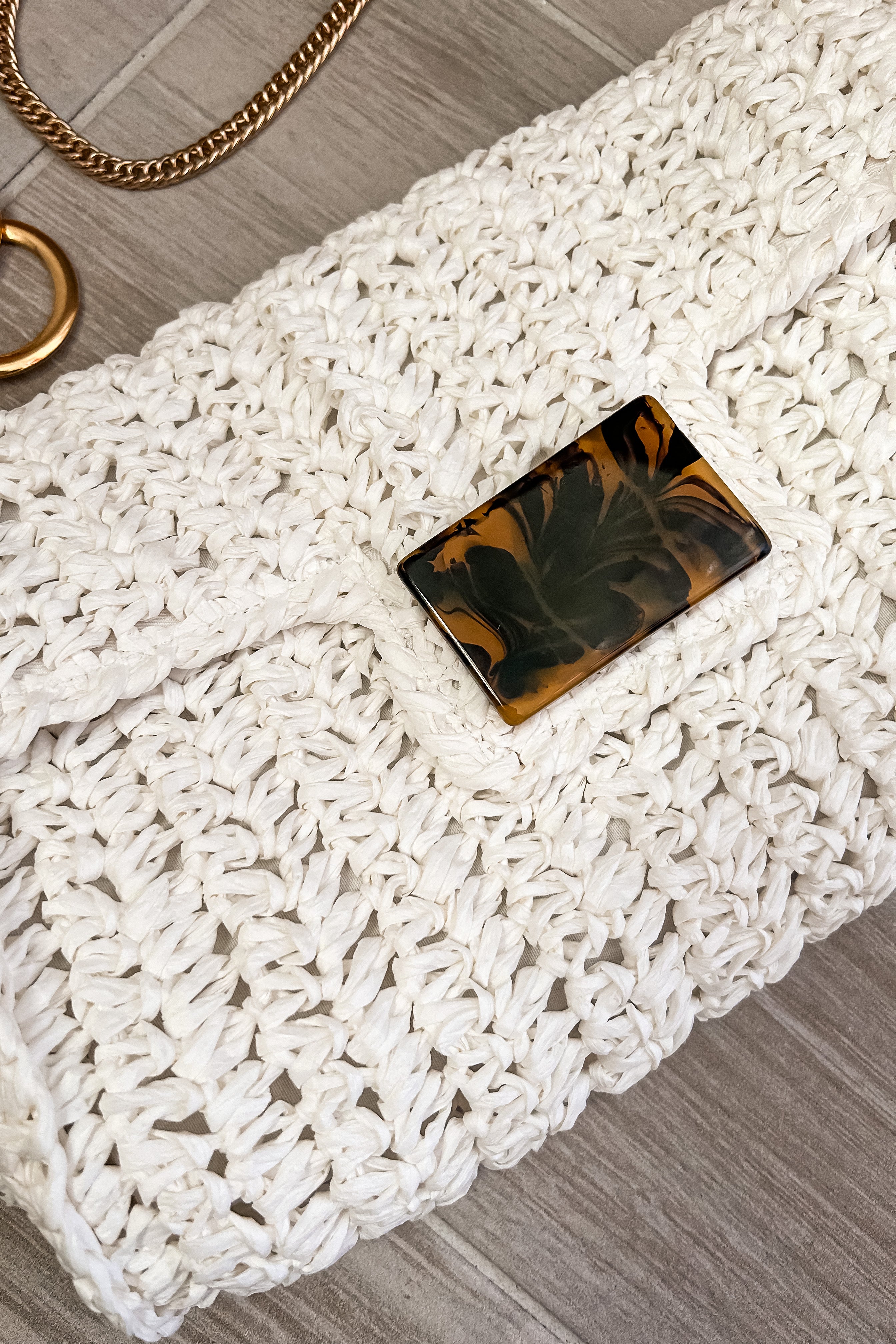 Slay any outfit with our CELIA WOVEN CLUTCH! This white woven purse not only adds texture to your look, but also comes with a removable chain strap and secure front closure. Measuring 11x7x3 inches, it's the perfect clutch to carry all your essentials in style.