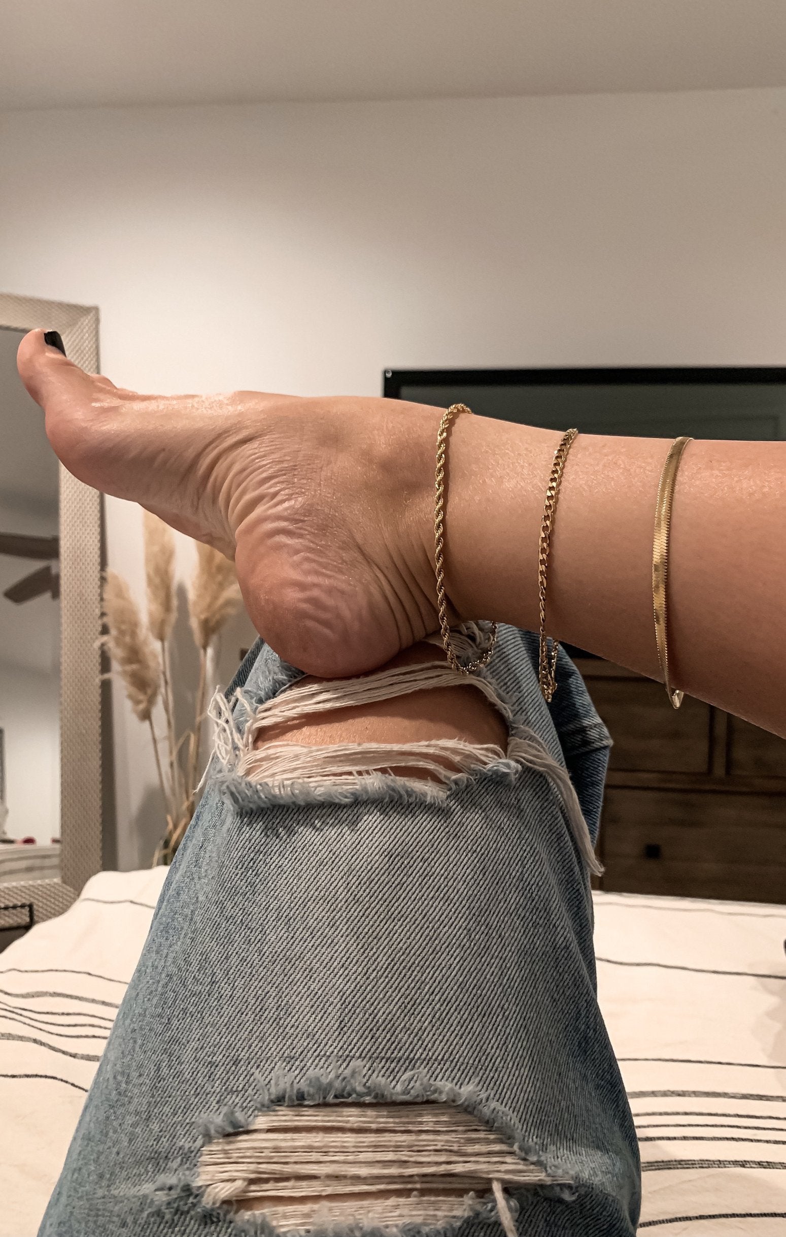 Get ready to step up your style game with our Stainless Steel Anklet! This piece is built to last with its tarnish resistant, gold plated stainless steel. And don't worry about it losing its shine - it'll keep that golden glow no matter what. One size fits all with a 1 inch extender, and you can choose from a cuban link, spiral, or snake design. Time to elevate your ankle game!