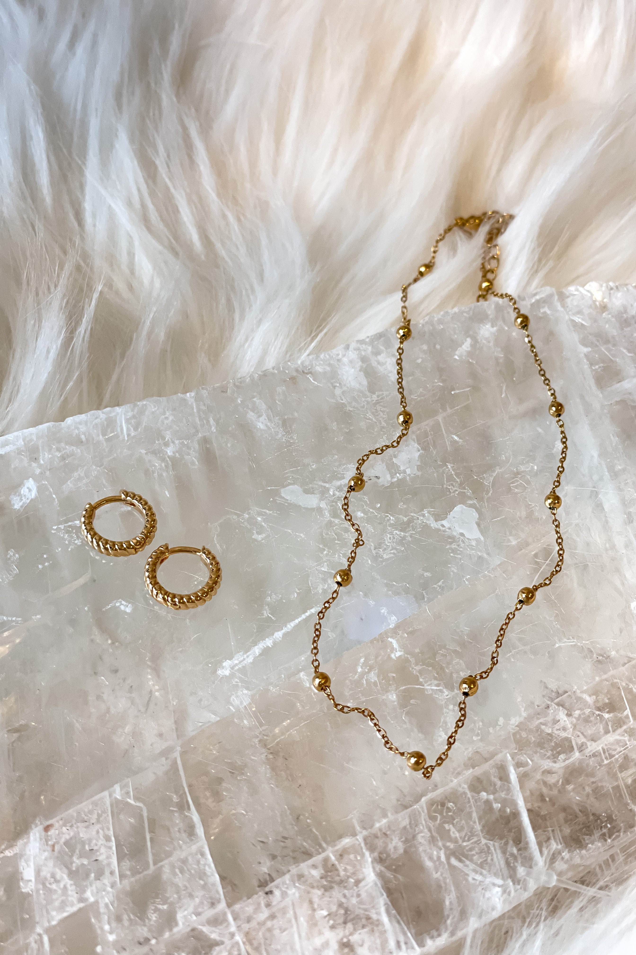 Add a touch of glamour to your outfit with our SS CORE CHOKER. Made from stainless steel, this gold beaded choker won't tarnish or change color. The bead neckline chain and lobster claw closure ensure a perfect fit. At 8 inches long, it's a must-have accessory!