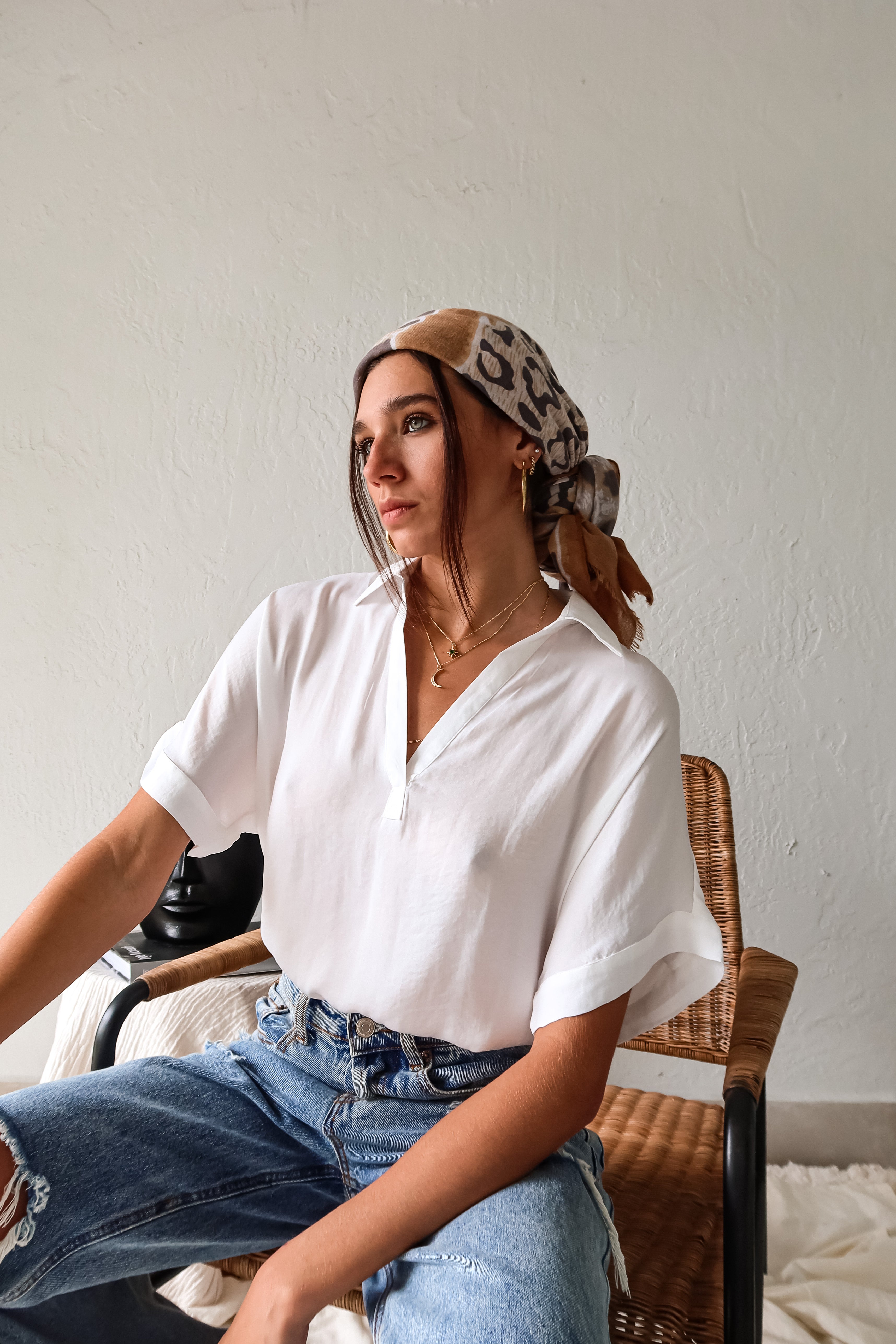  DOWNTOWN BLOUSE in classic white is a best seller for a reason. With a v-neck collared design and lightweight satin feel, this top is effortlessly chic. The cuffed sleeve adds a touch of sophistication. 