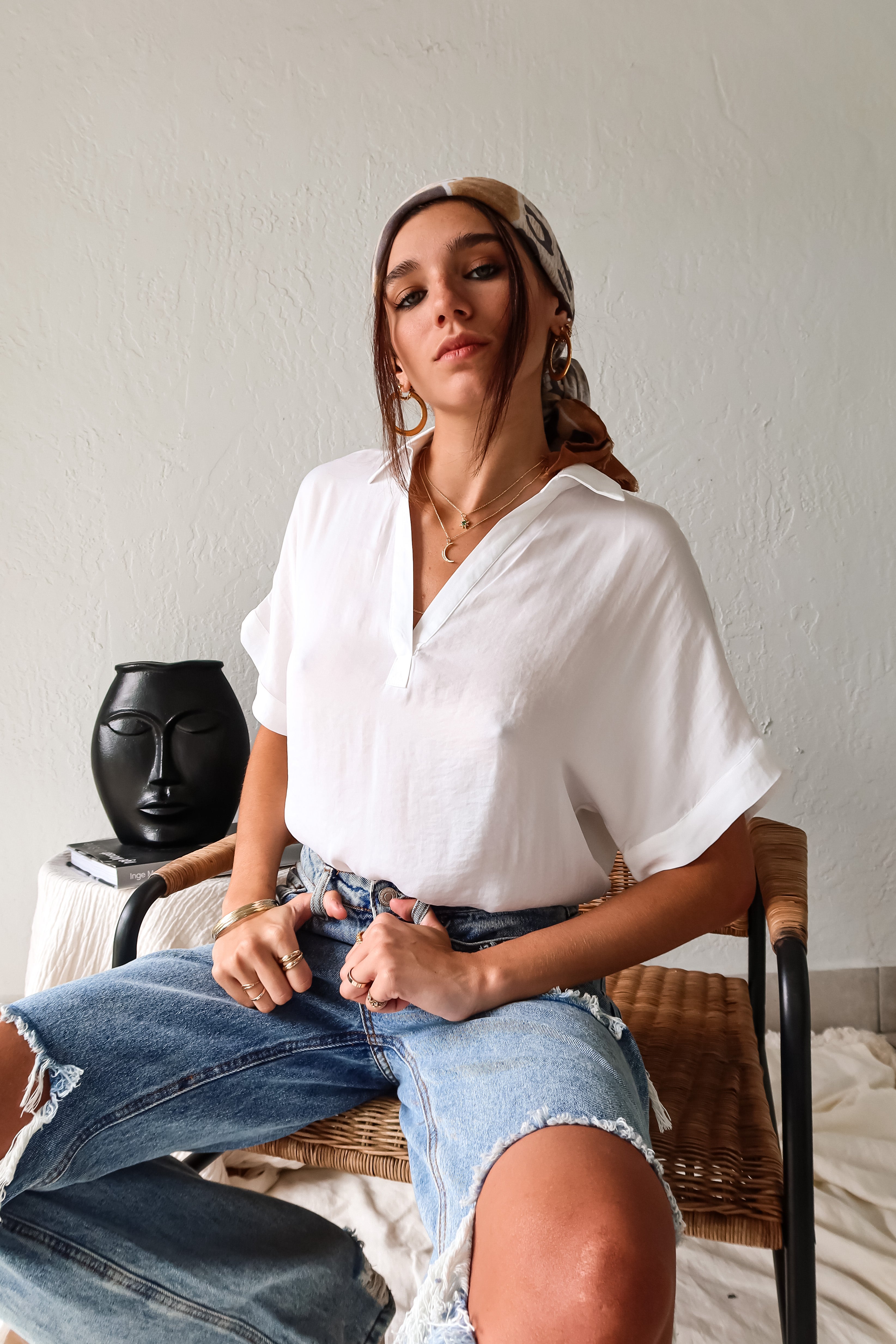  DOWNTOWN BLOUSE in classic white is a best seller for a reason. With a v-neck collared design and lightweight satin feel, this top is effortlessly chic. The cuffed sleeve adds a touch of sophistication. 