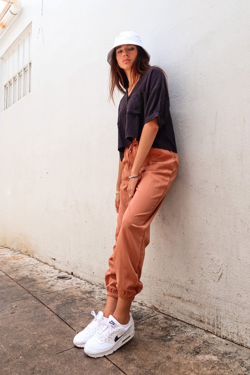 CHILL OUT WOVEN JOGGER