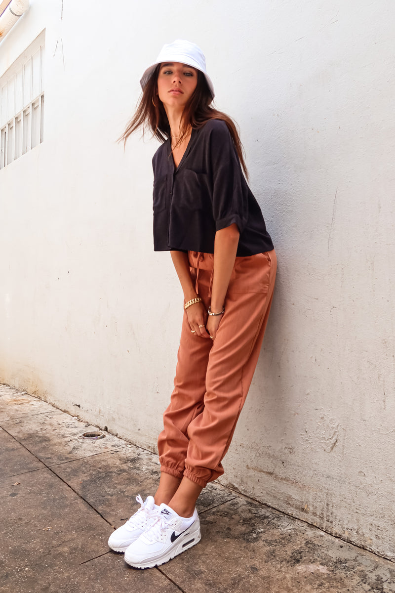 CHILL OUT WOVEN JOGGER